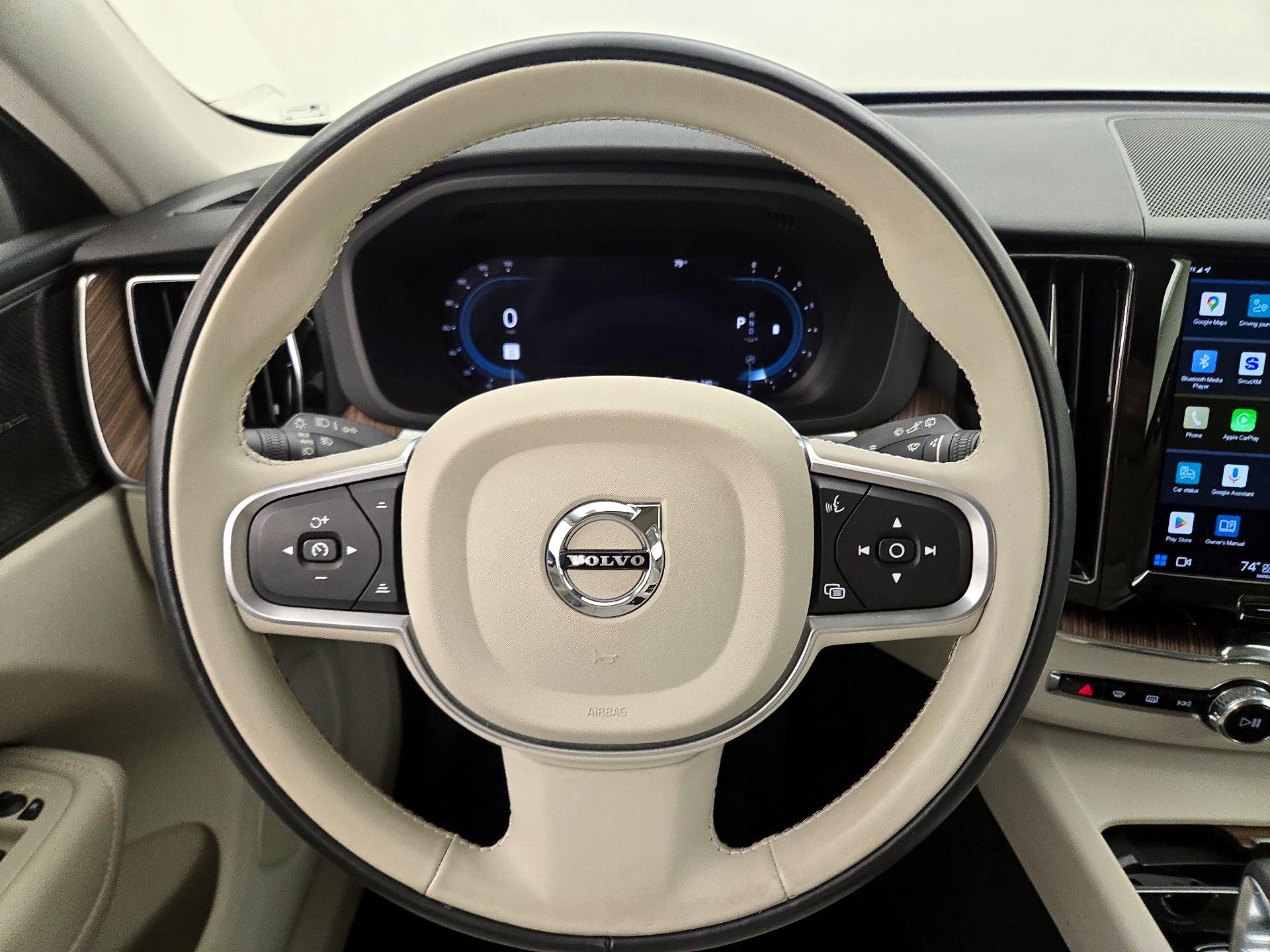 Thumbnail: 2022 Volvo XC60 - 10