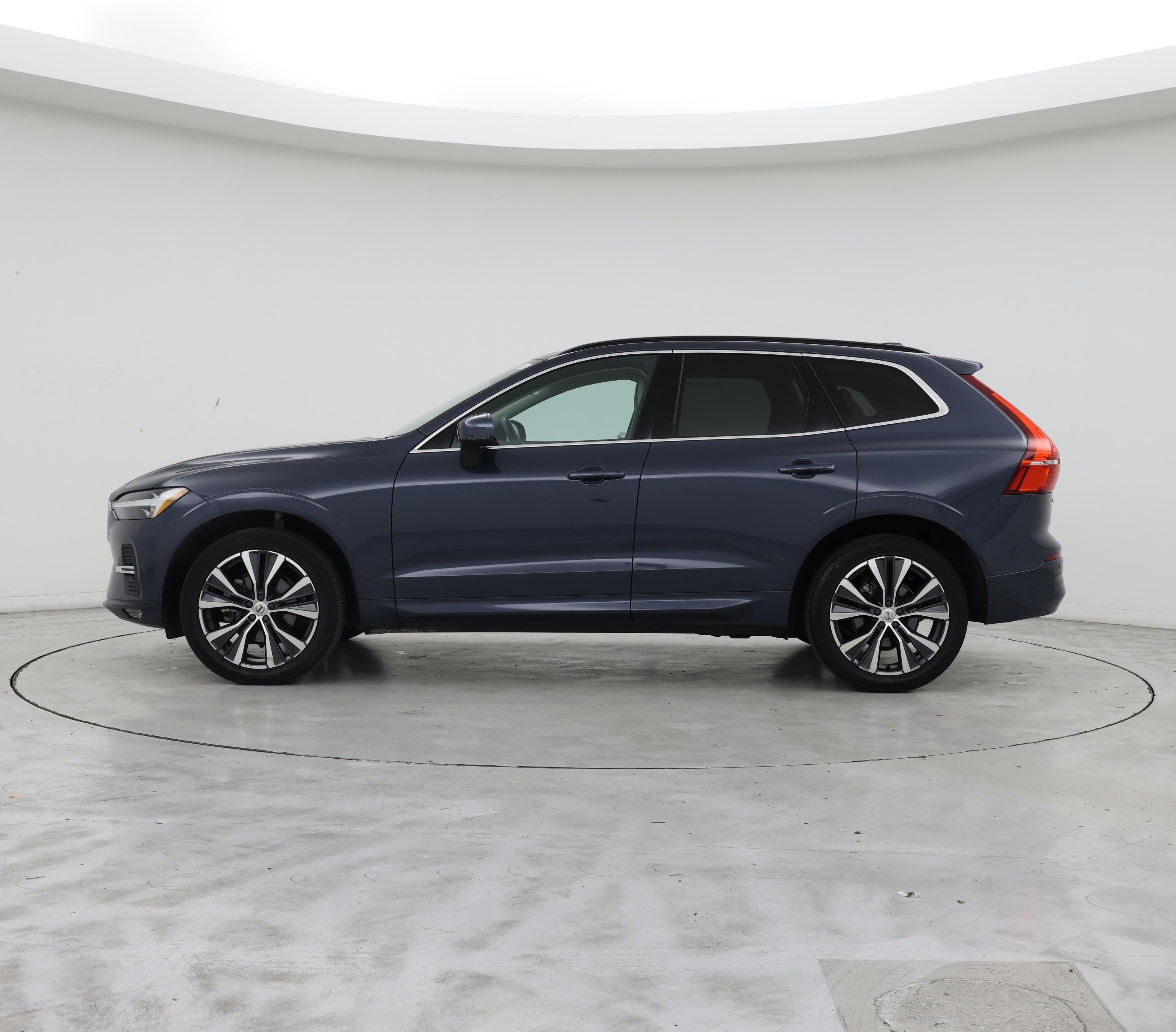 Thumbnail: 2022 Volvo XC60 - 3