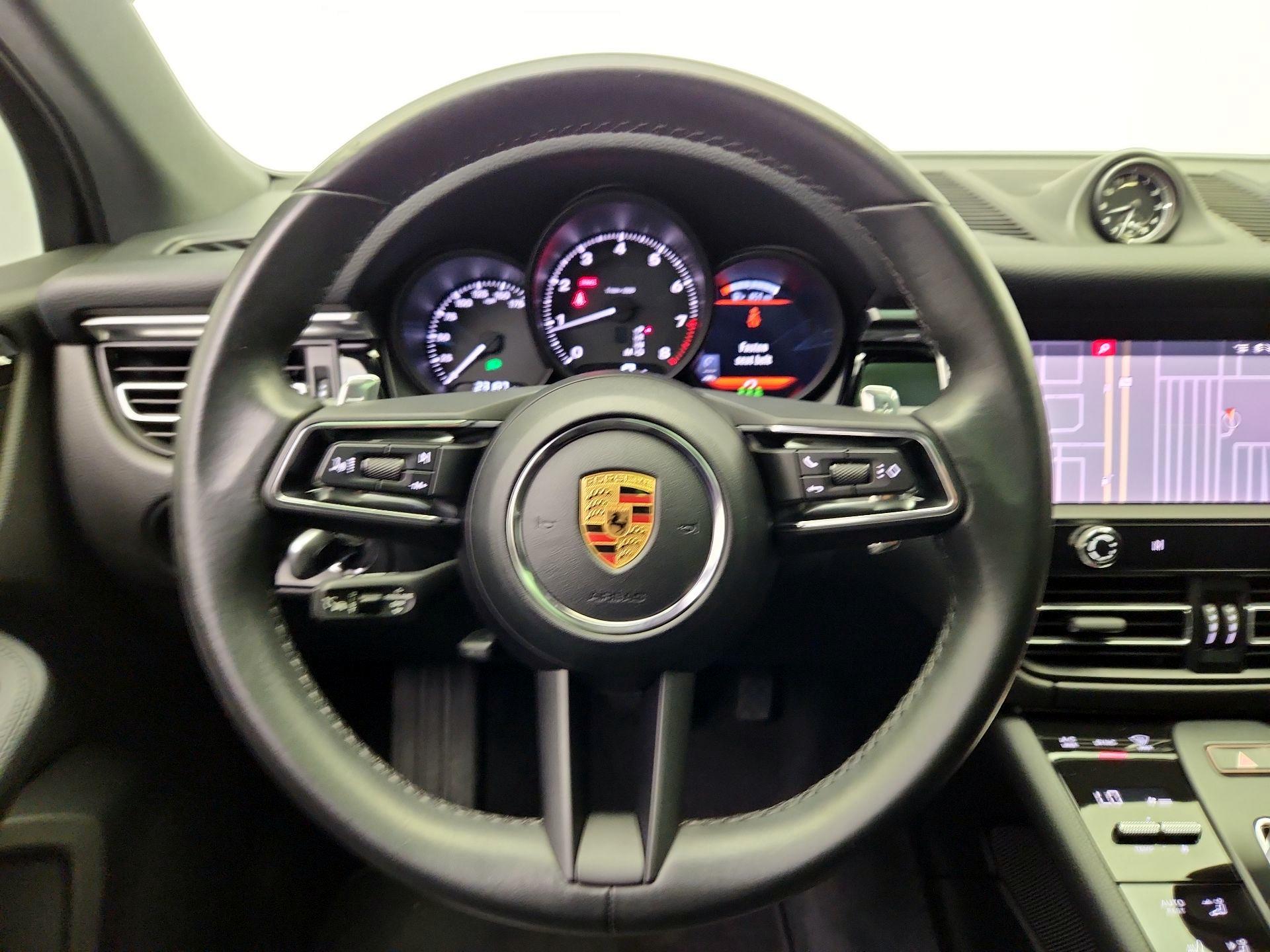 Thumbnail: 2023 Porsche Macan - 10