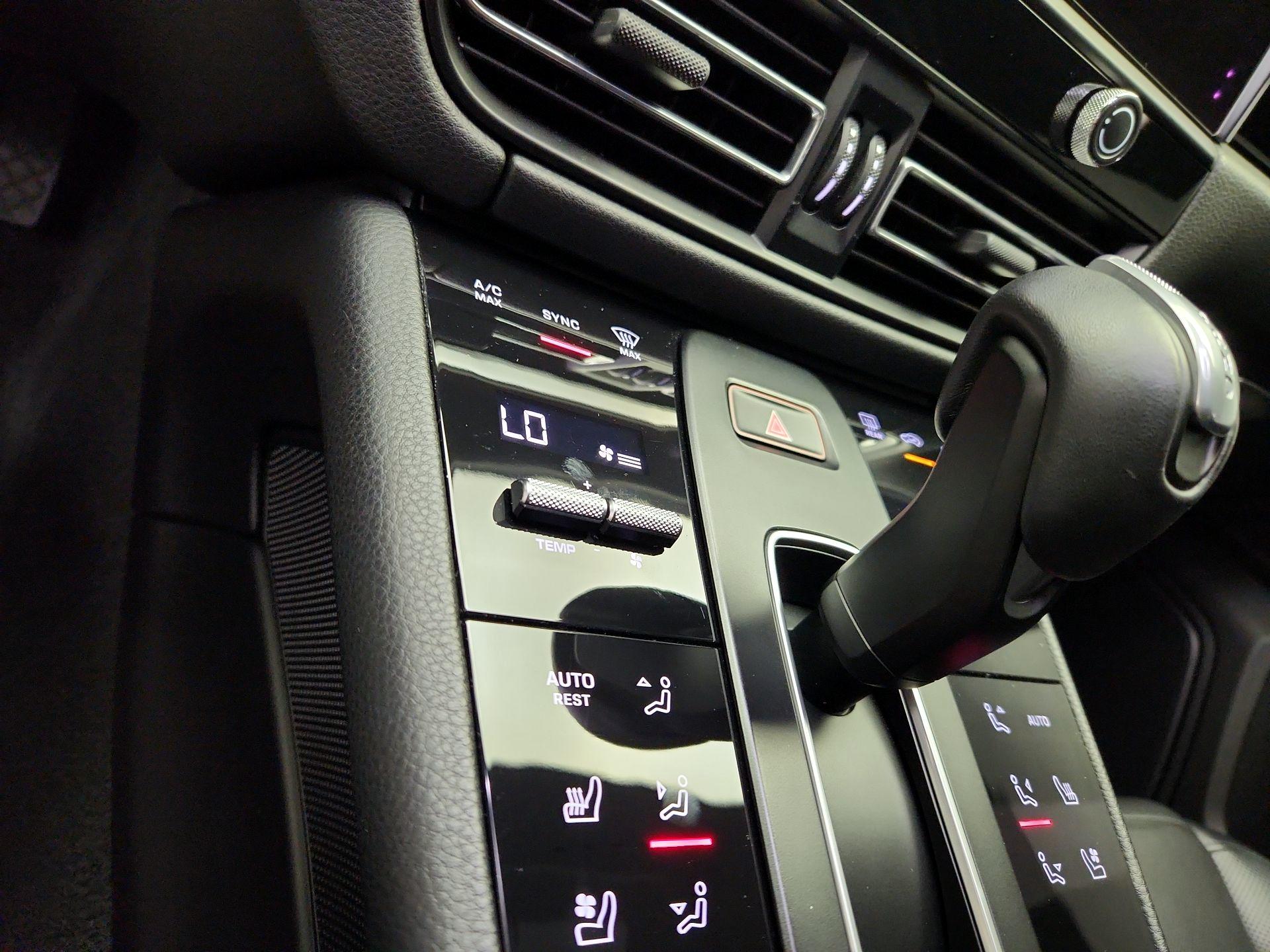 Thumbnail: 2023 Porsche Macan - 17