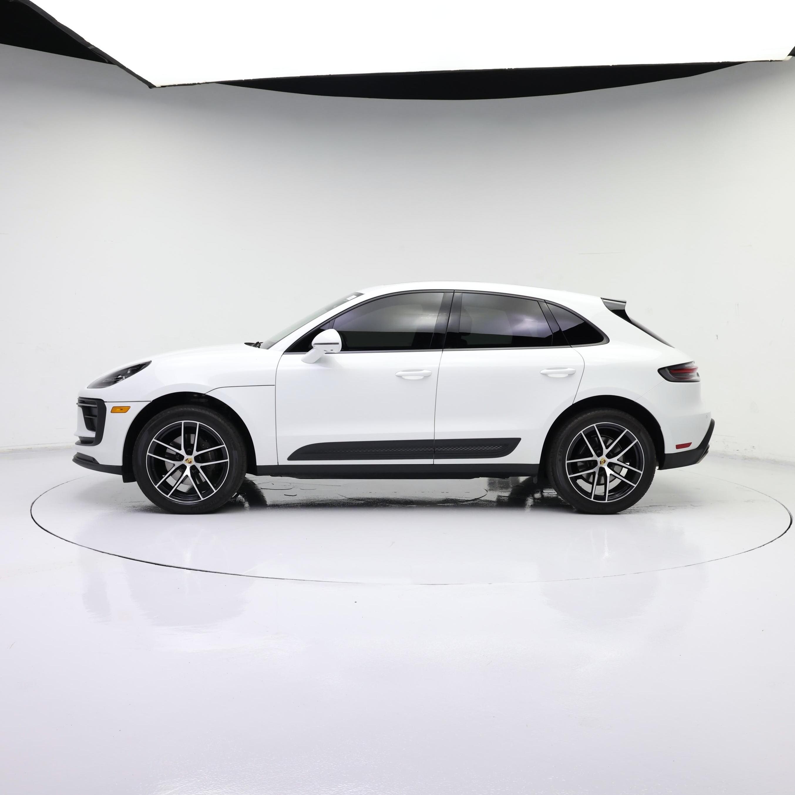 Thumbnail: 2023 Porsche Macan - 3