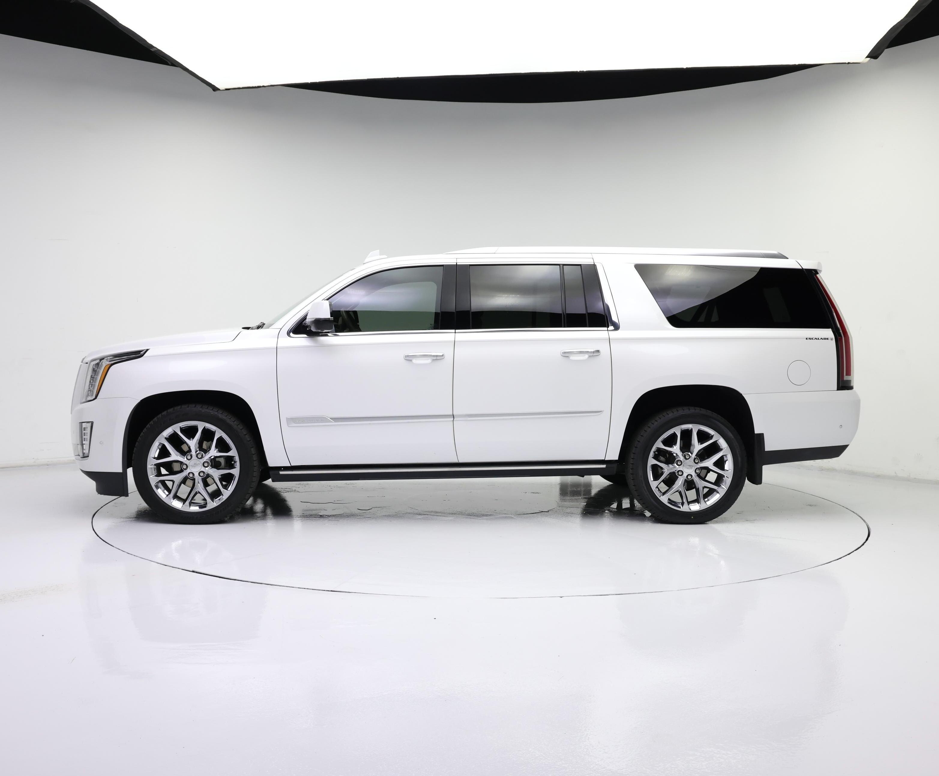 Thumbnail: 2018 Cadillac Escalade - 3