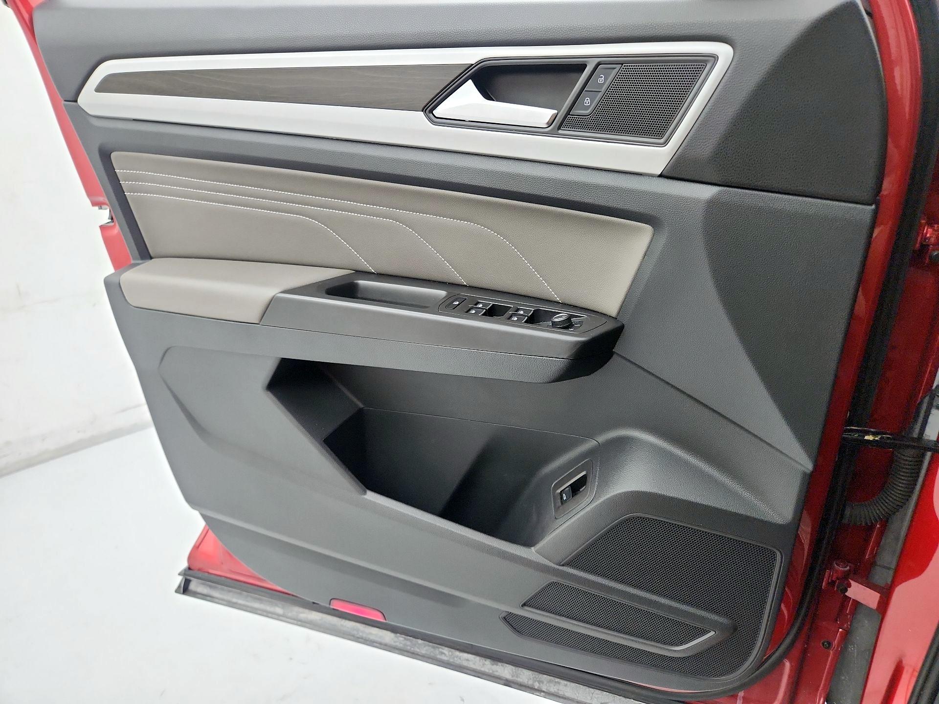 Thumbnail: 2023 Volkswagen Atlas - 12