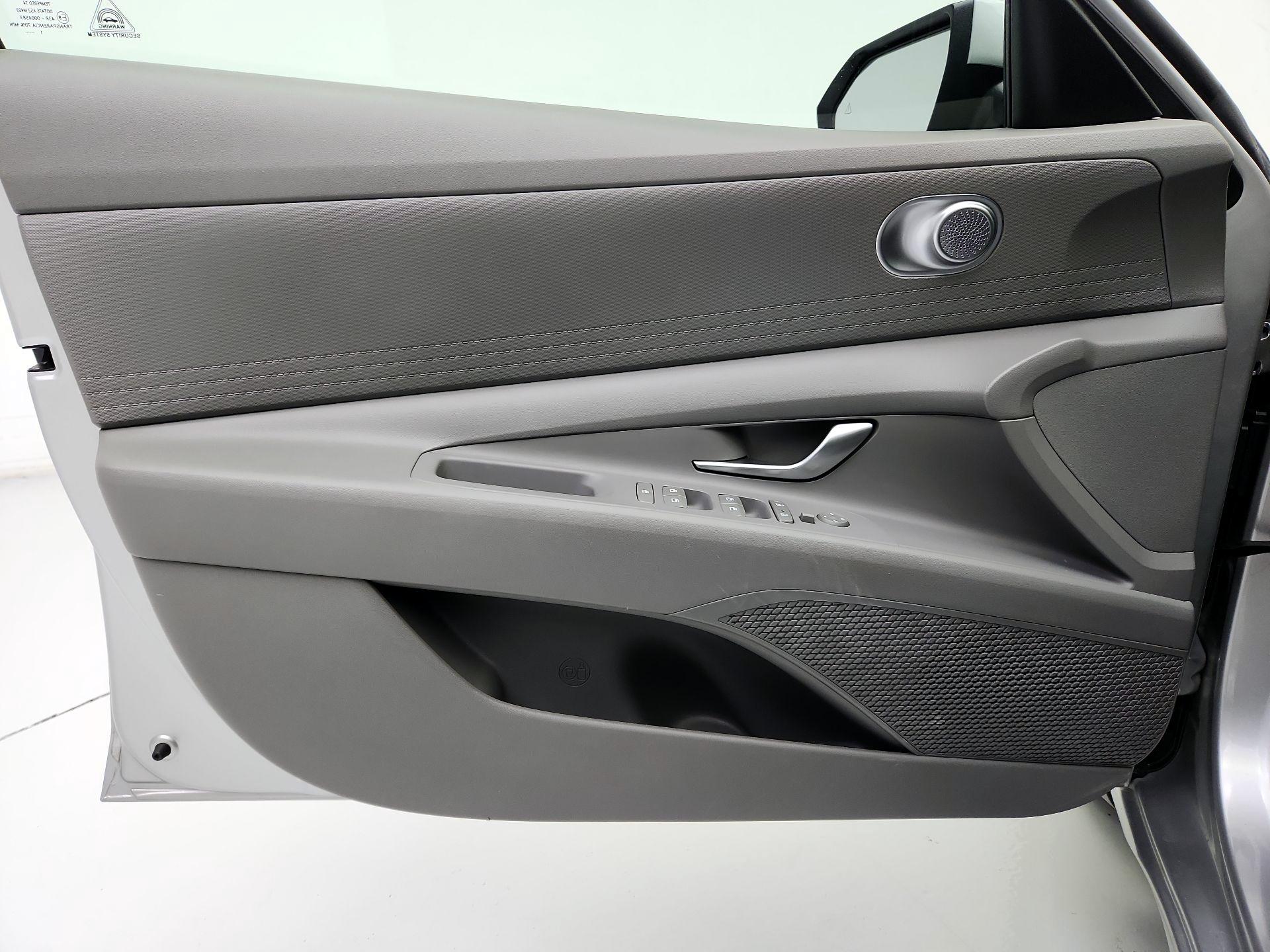Thumbnail: 2022 Hyundai Elantra - 12