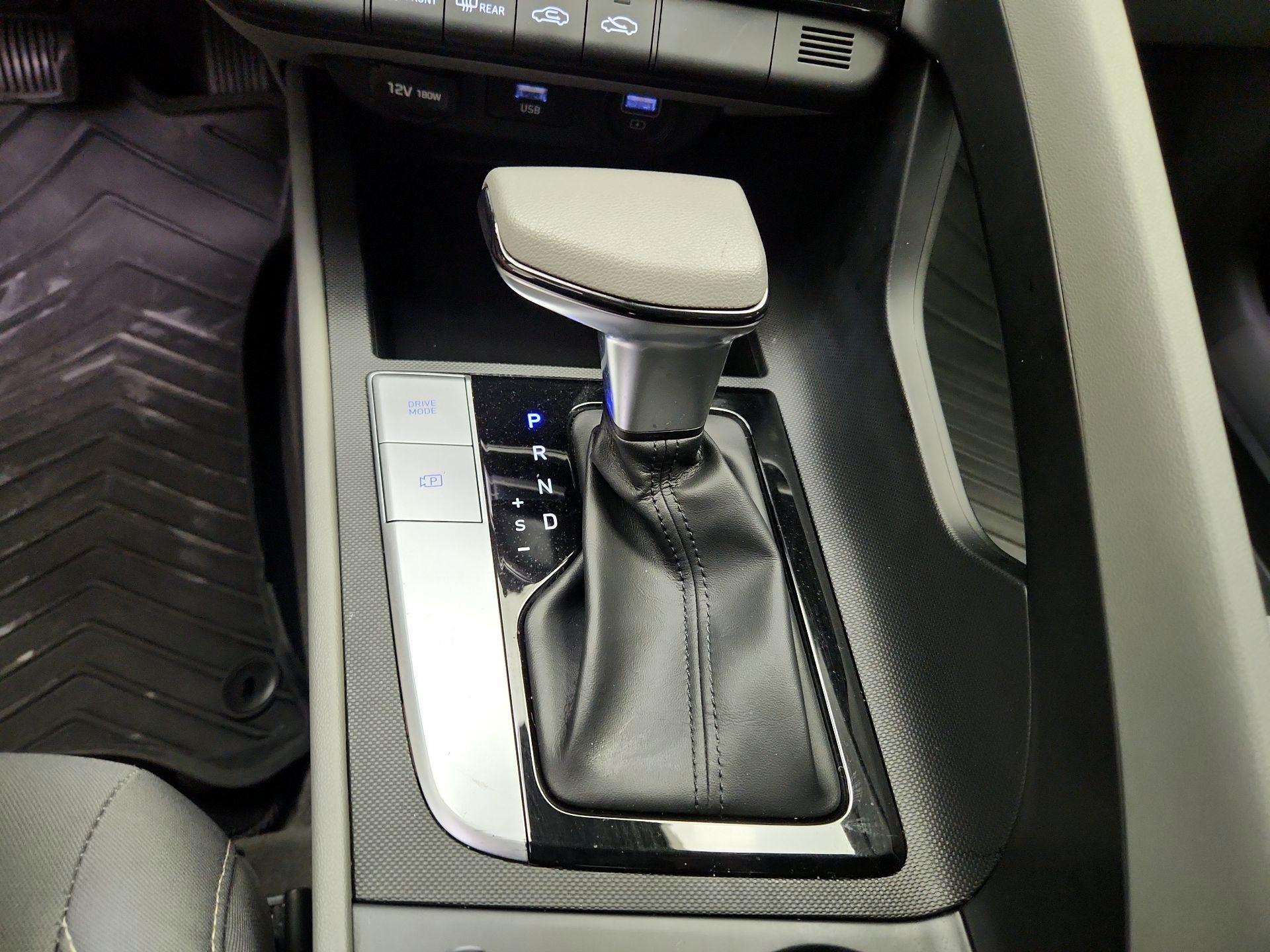 Thumbnail: 2022 Hyundai Elantra - 17