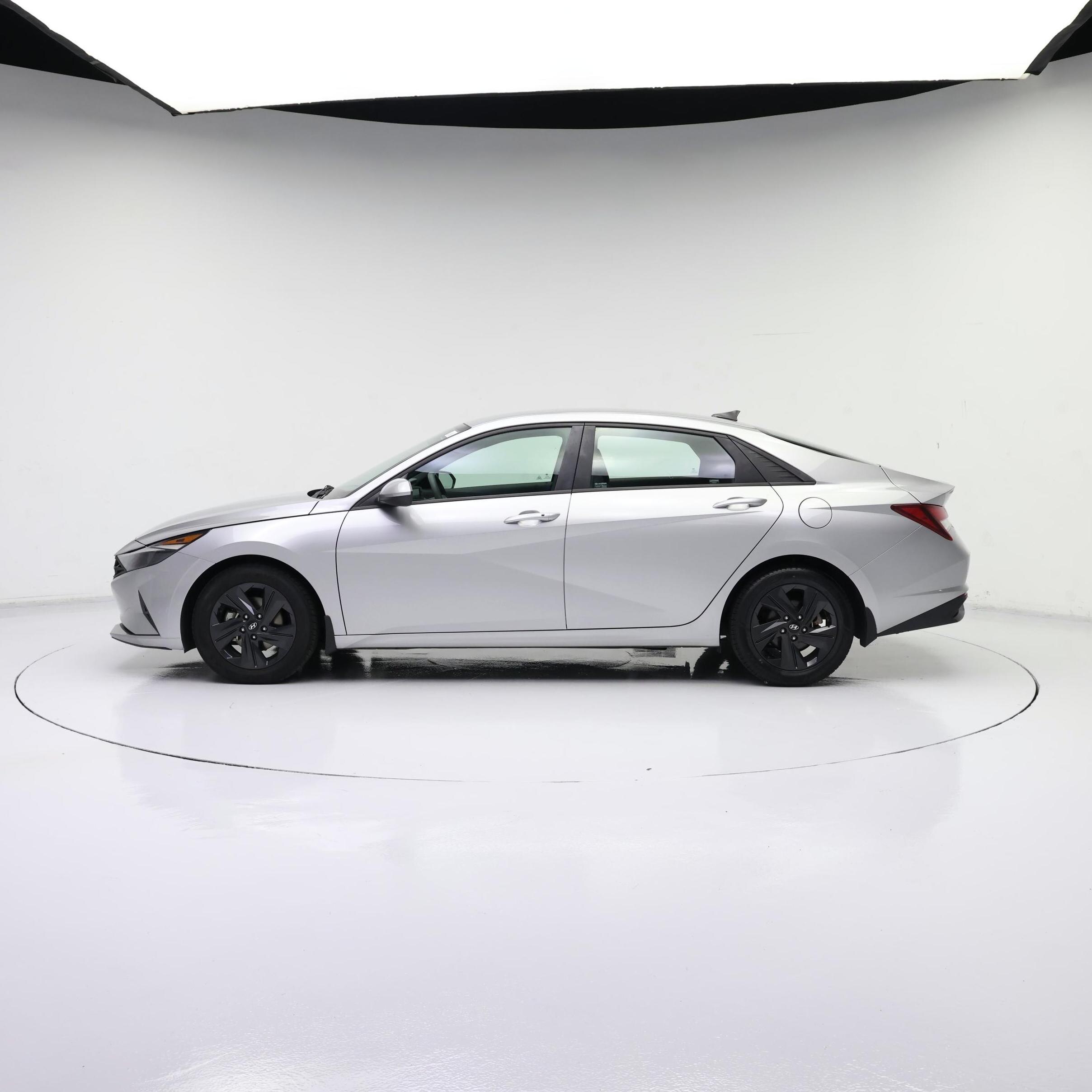 Thumbnail: 2022 Hyundai Elantra - 3