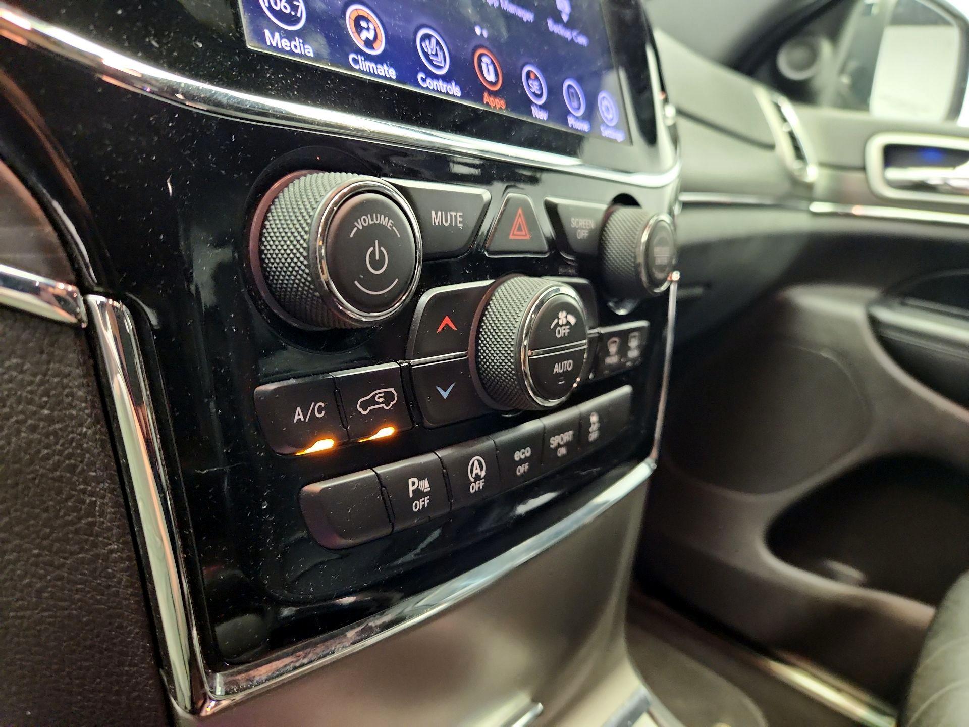Thumbnail: 2019 Jeep Grand Cherokee - 17