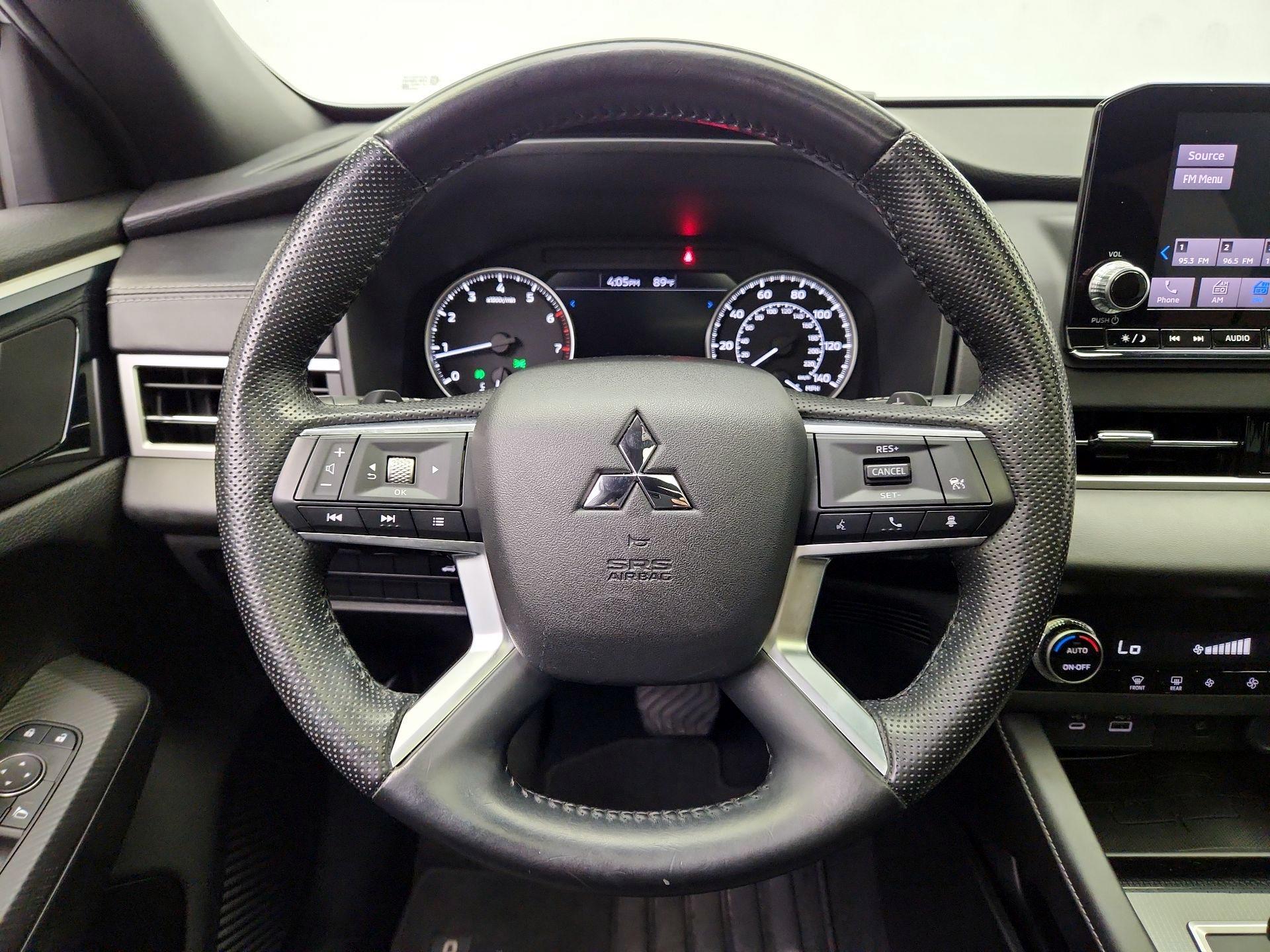 Thumbnail: 2022 Mitsubishi Outlander - 10