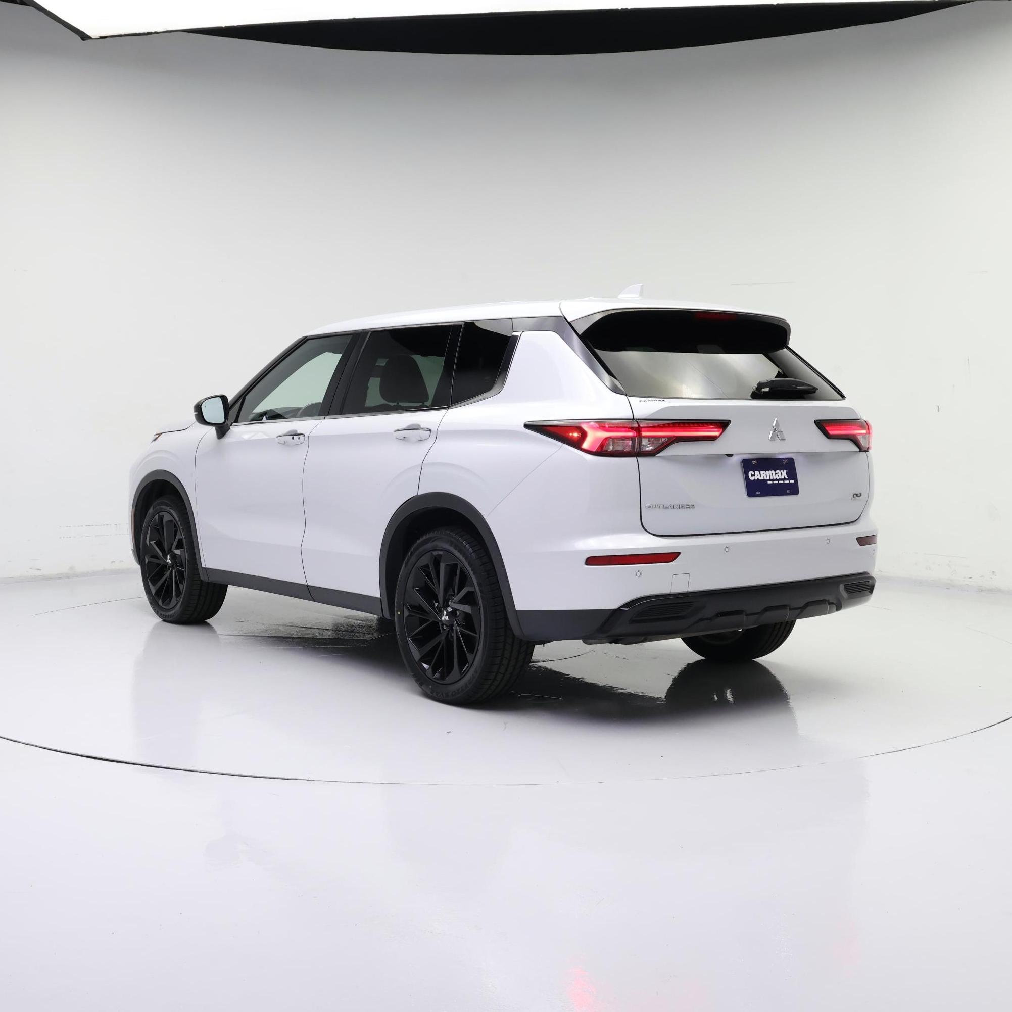Thumbnail: 2022 Mitsubishi Outlander - 2