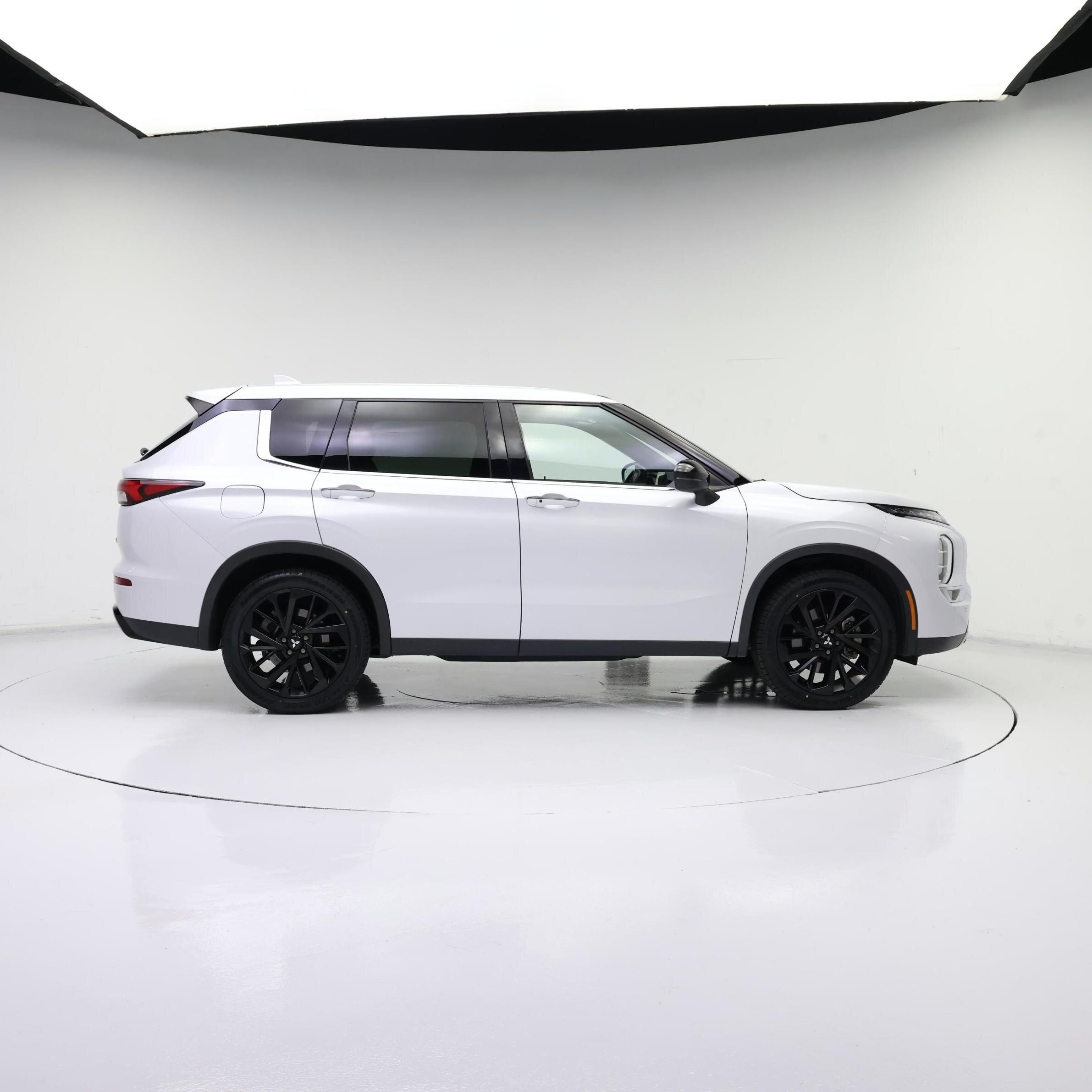 Thumbnail: 2022 Mitsubishi Outlander - 7