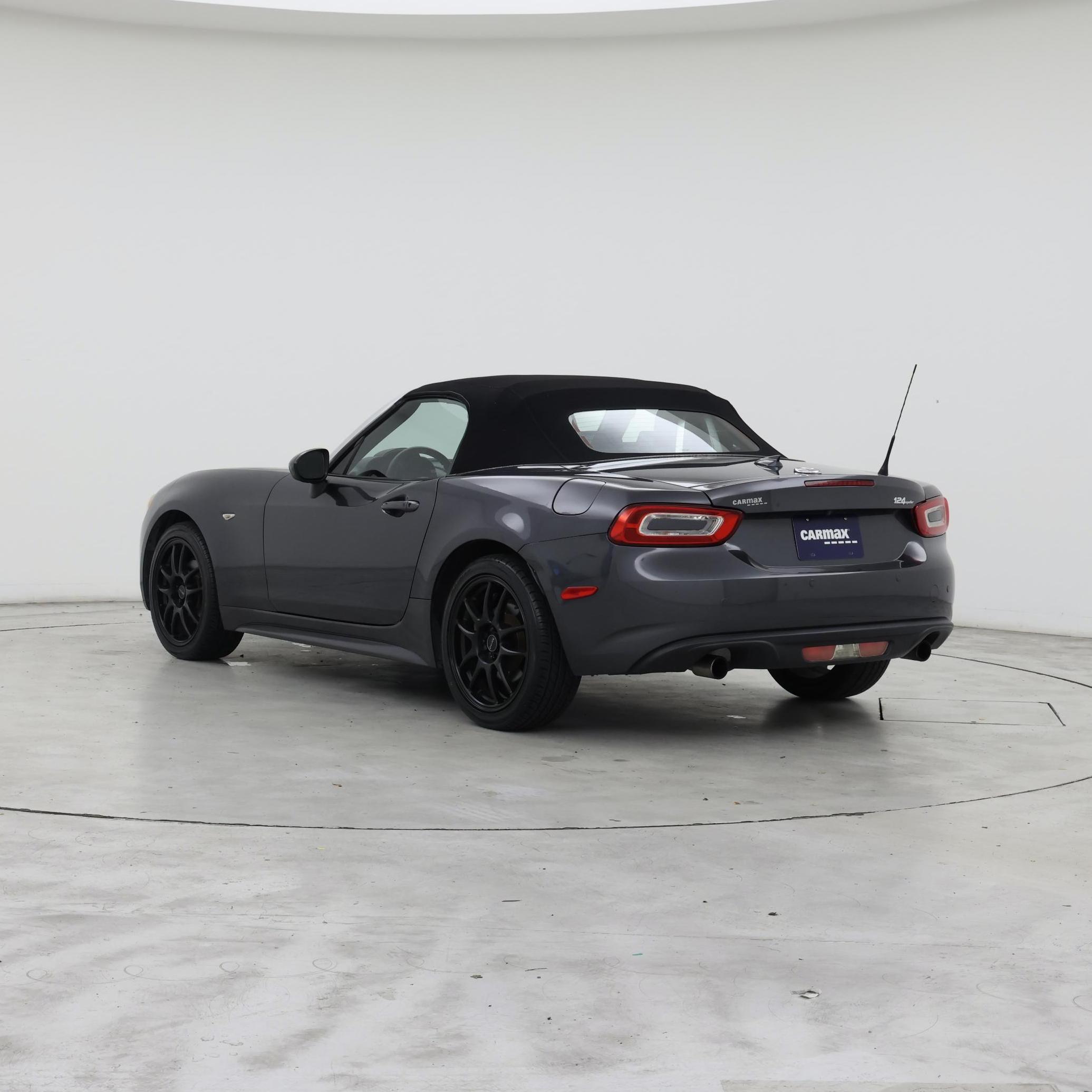 Thumbnail: 2017 Fiat 124 Spider - 2