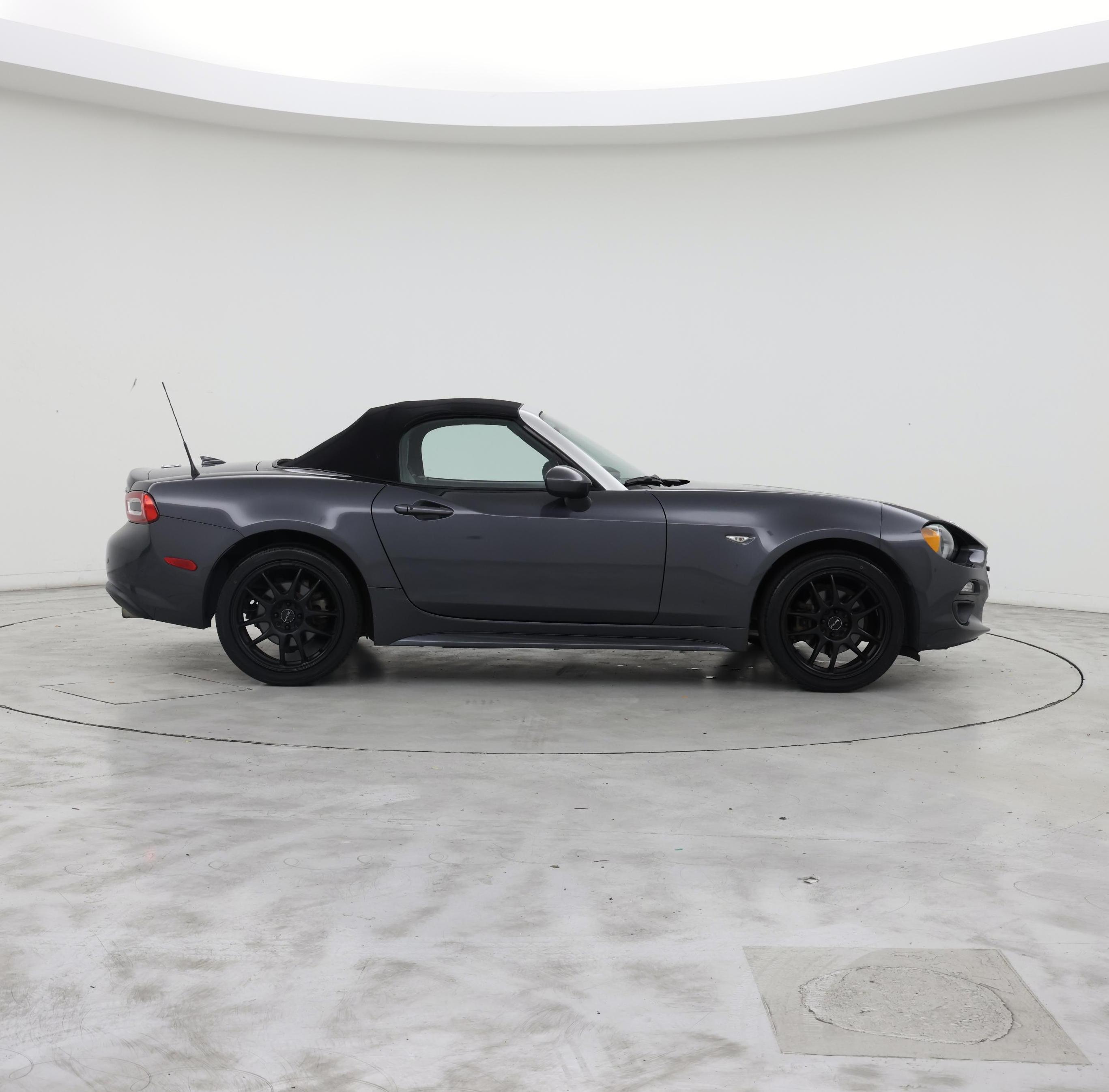 Thumbnail: 2017 Fiat 124 Spider - 7