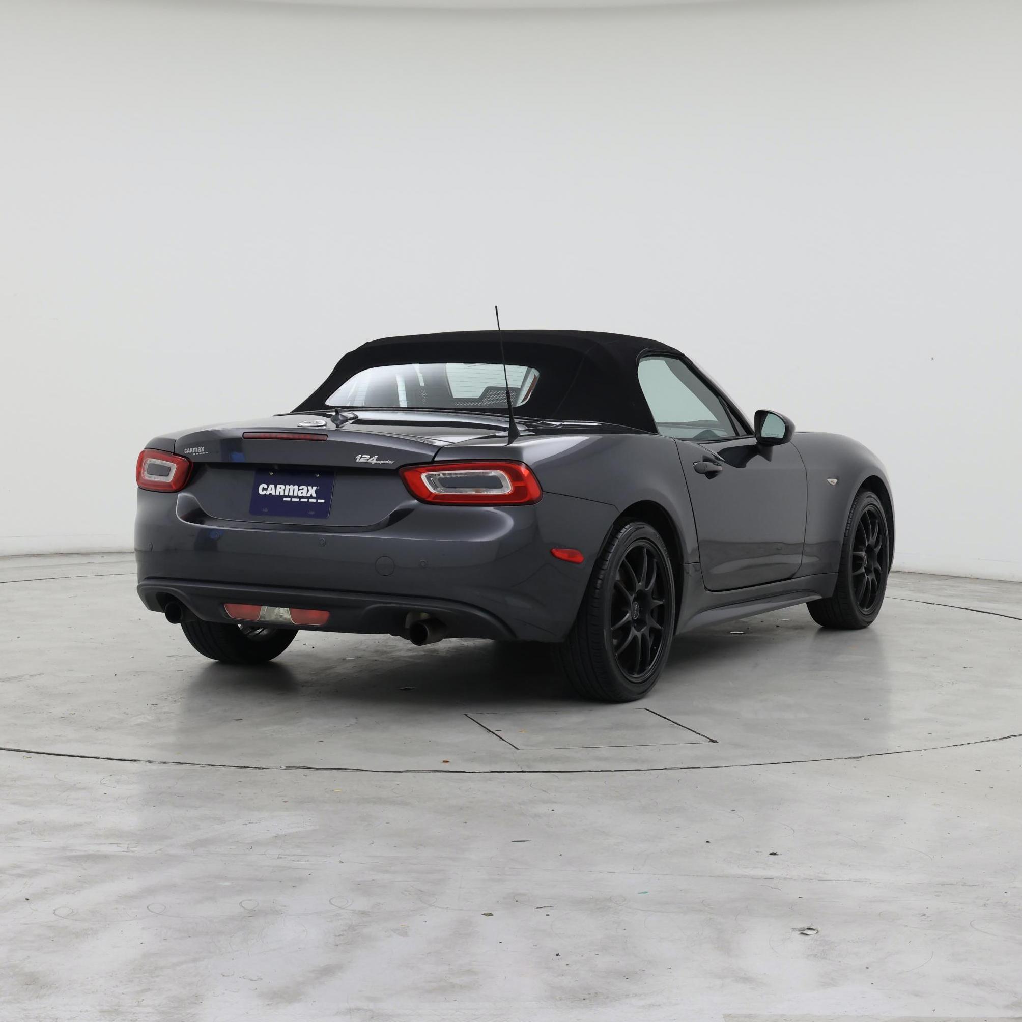 Thumbnail: 2017 Fiat 124 Spider - 8