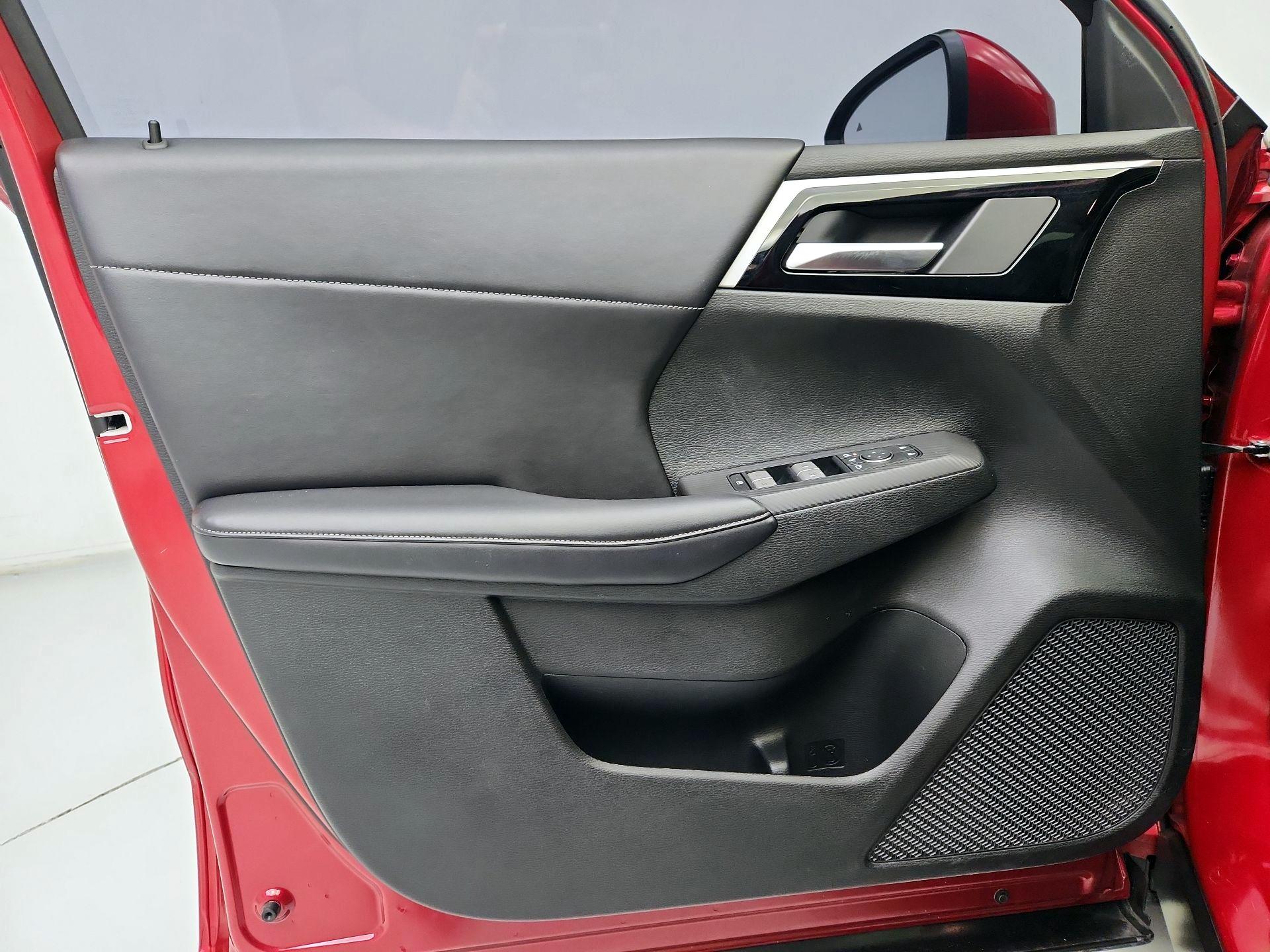 Thumbnail: 2024 Mitsubishi Outlander - 12