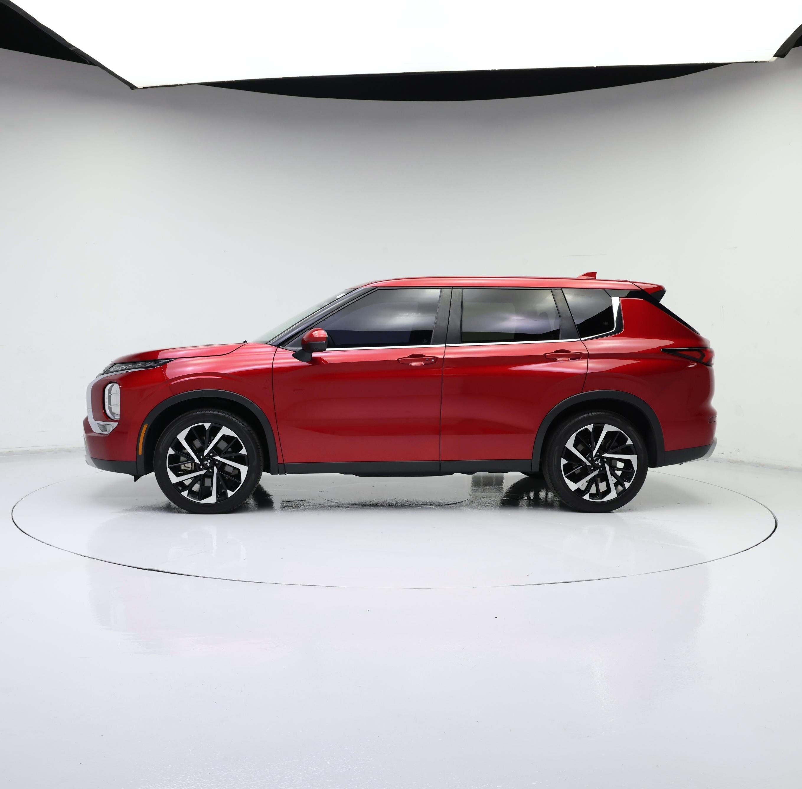 Thumbnail: 2024 Mitsubishi Outlander - 3