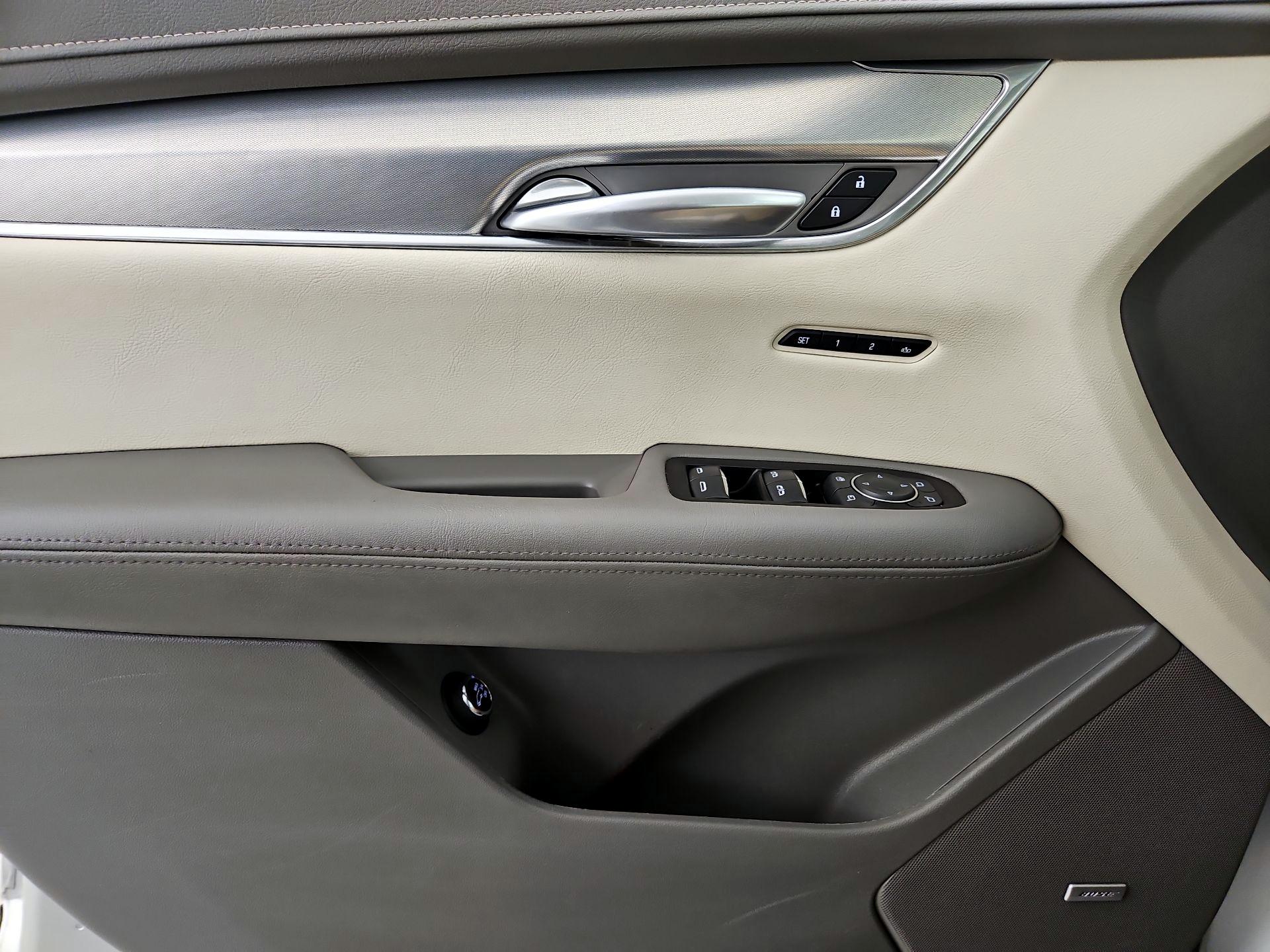 Thumbnail: 2019 Cadillac XT5 - 12