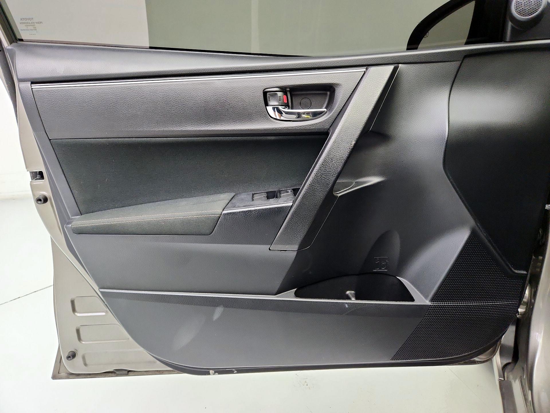 Thumbnail: 2017 Toyota Corolla - 12