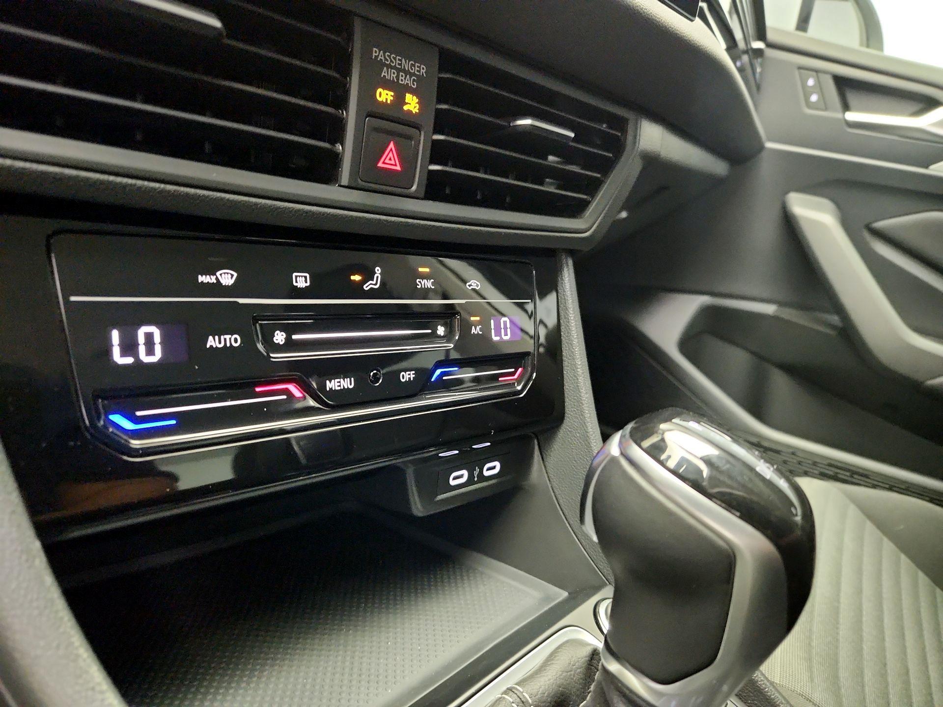 Thumbnail: 2025 Volkswagen Jetta - 16