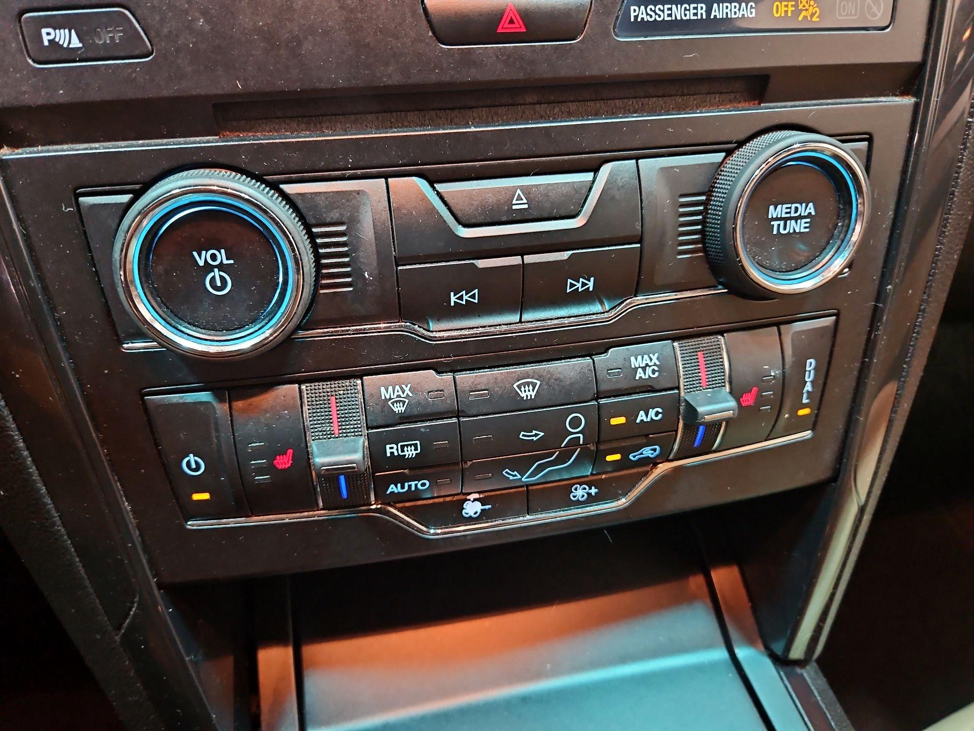 Thumbnail: 2016 Ford Explorer - 17