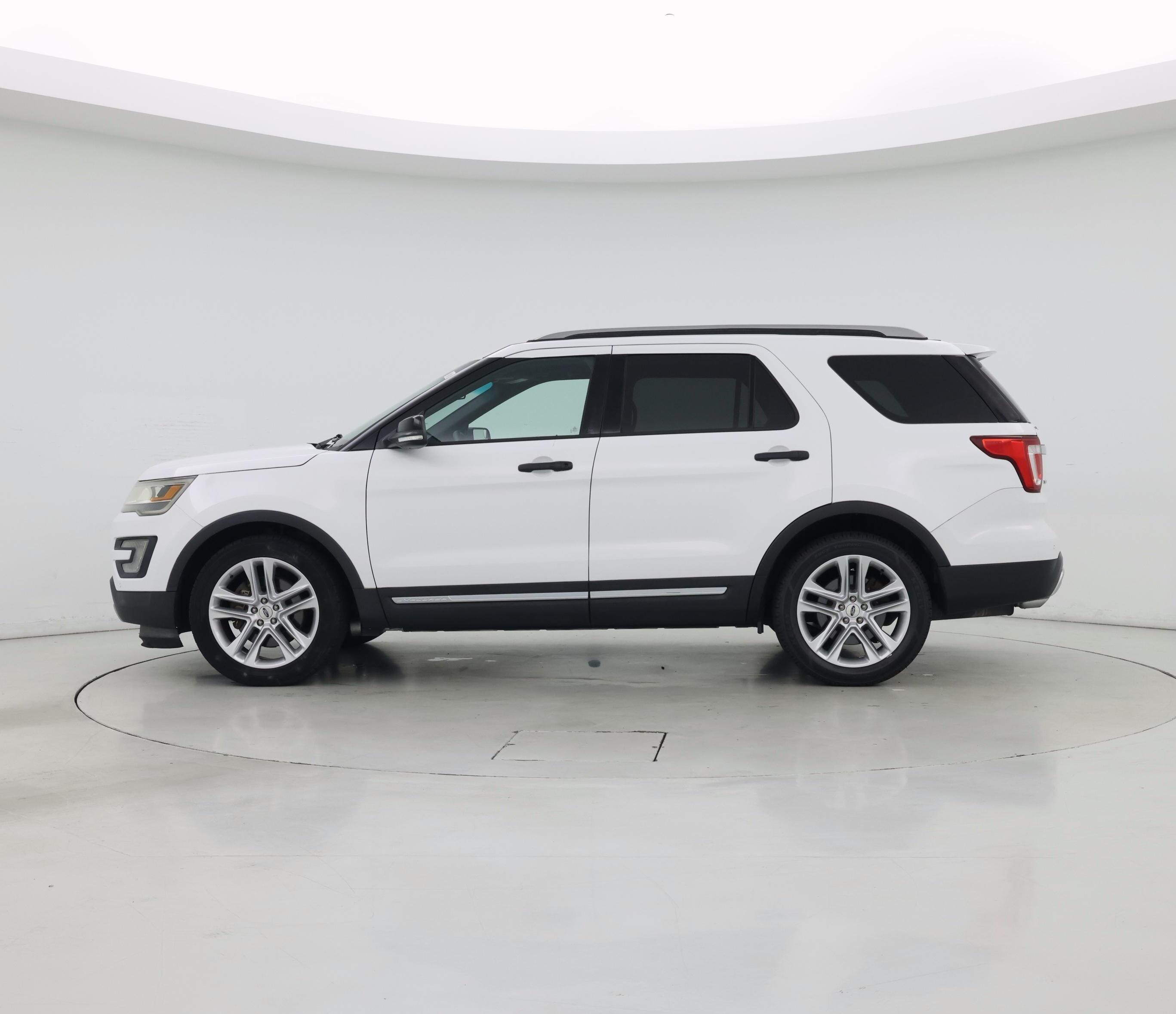 Thumbnail: 2016 Ford Explorer - 3