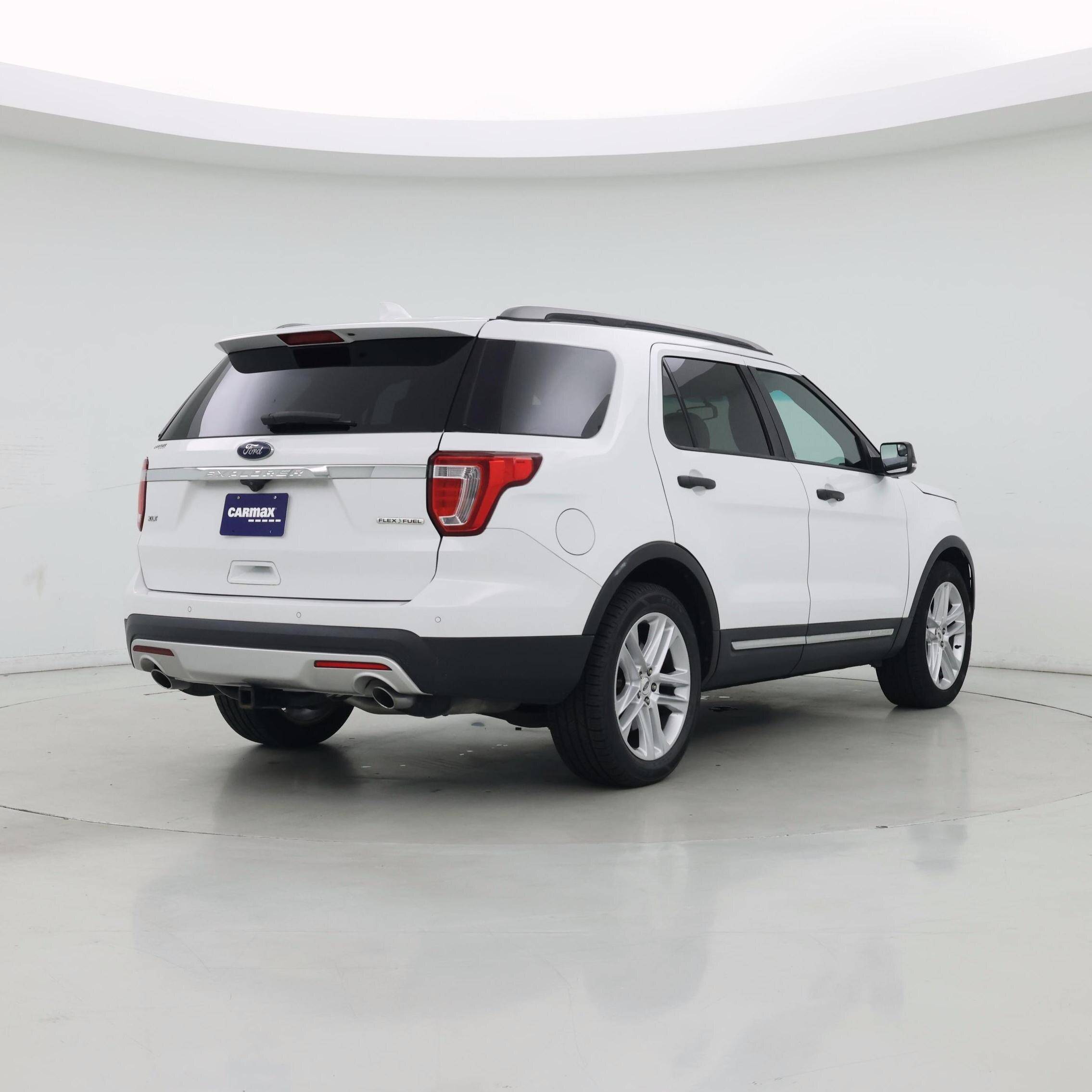 Thumbnail: 2016 Ford Explorer - 8