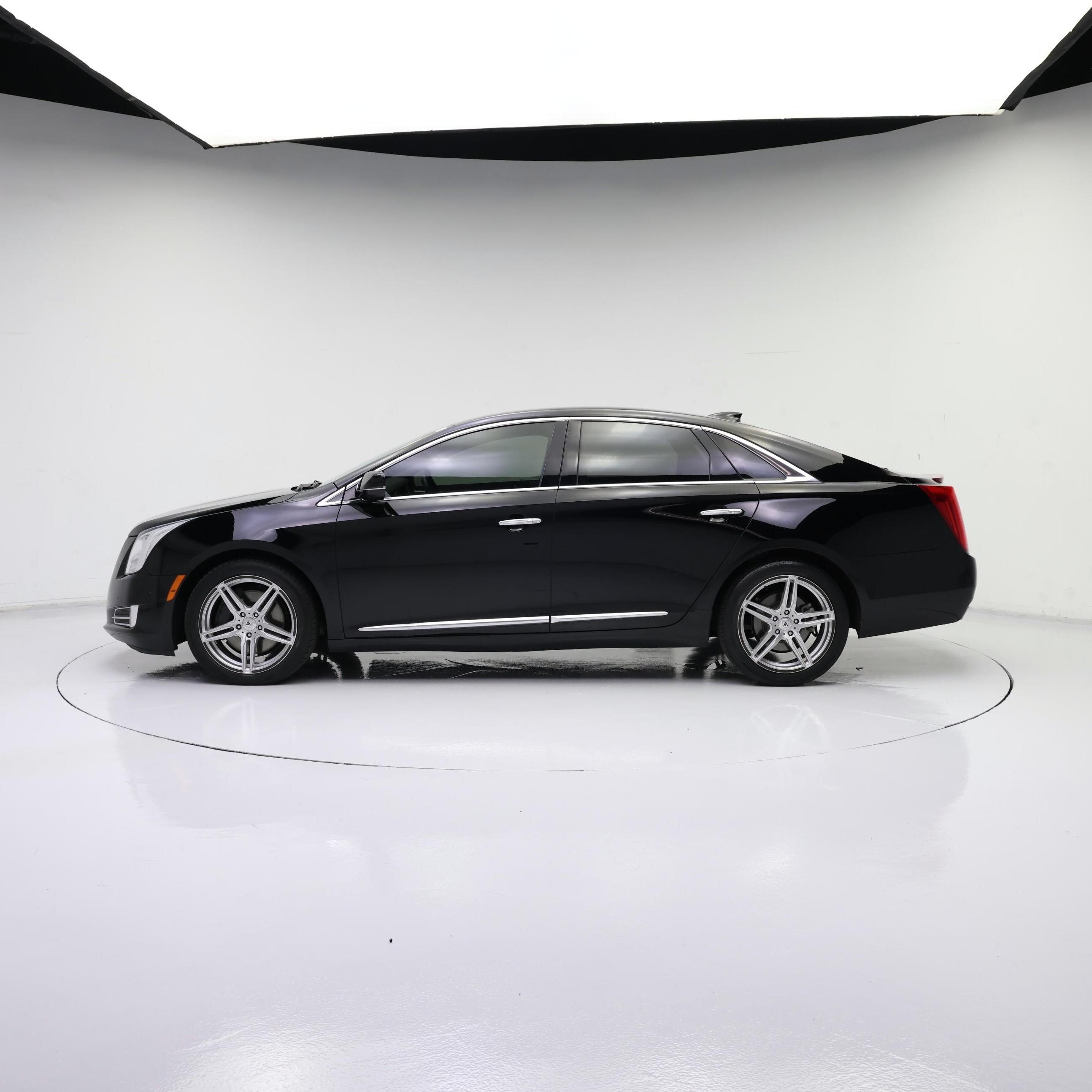 Thumbnail: 2017 Cadillac XTS - 3