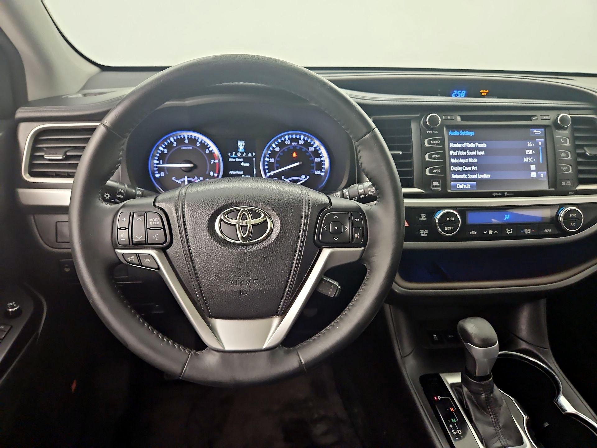 Thumbnail: 2014 Toyota Highlander - 10