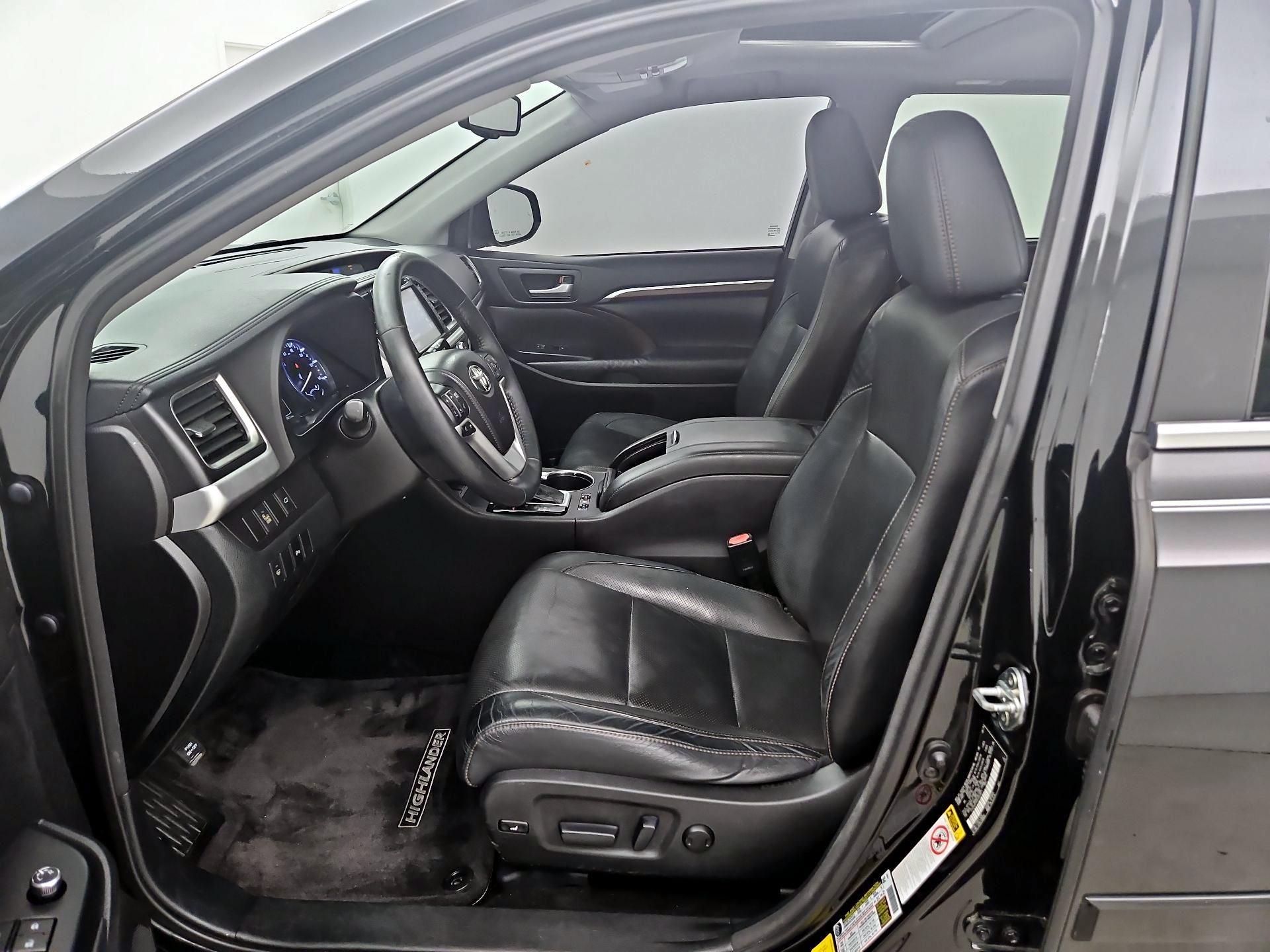 Thumbnail: 2014 Toyota Highlander - 11