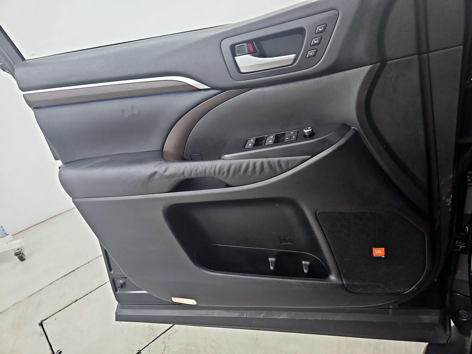Thumbnail: 2014 Toyota Highlander - 12