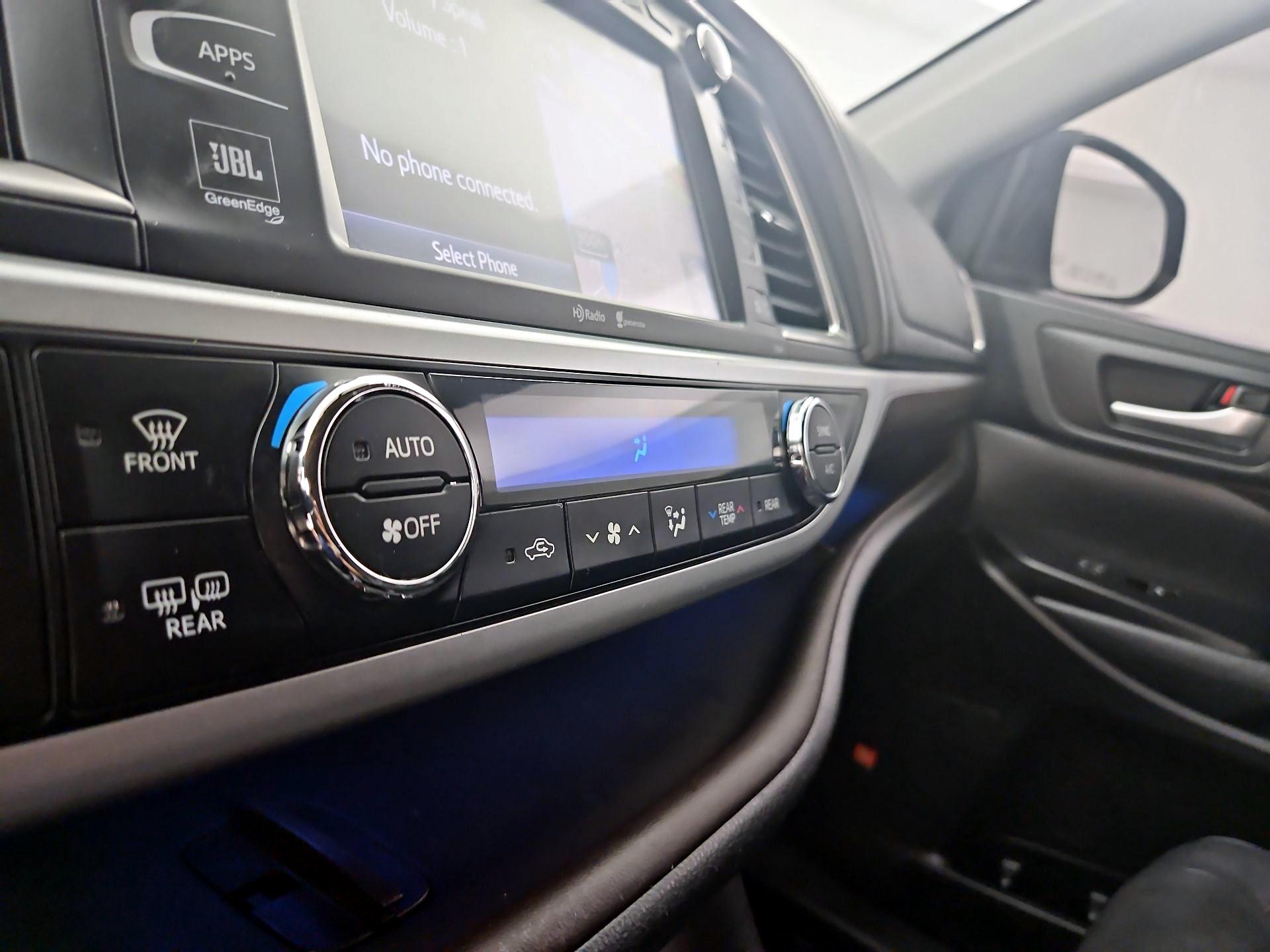 Thumbnail: 2014 Toyota Highlander - 16