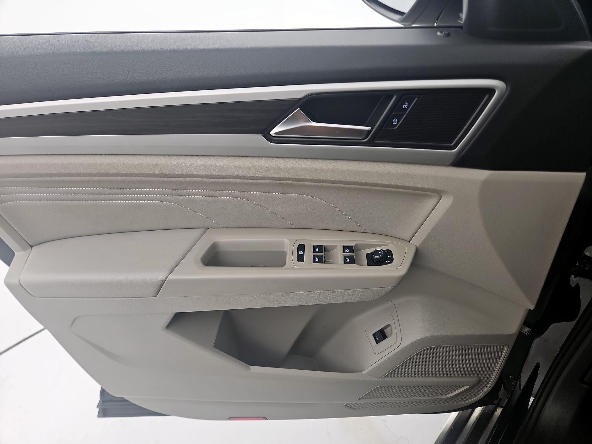 Thumbnail: 2022 Volkswagen Atlas - 12