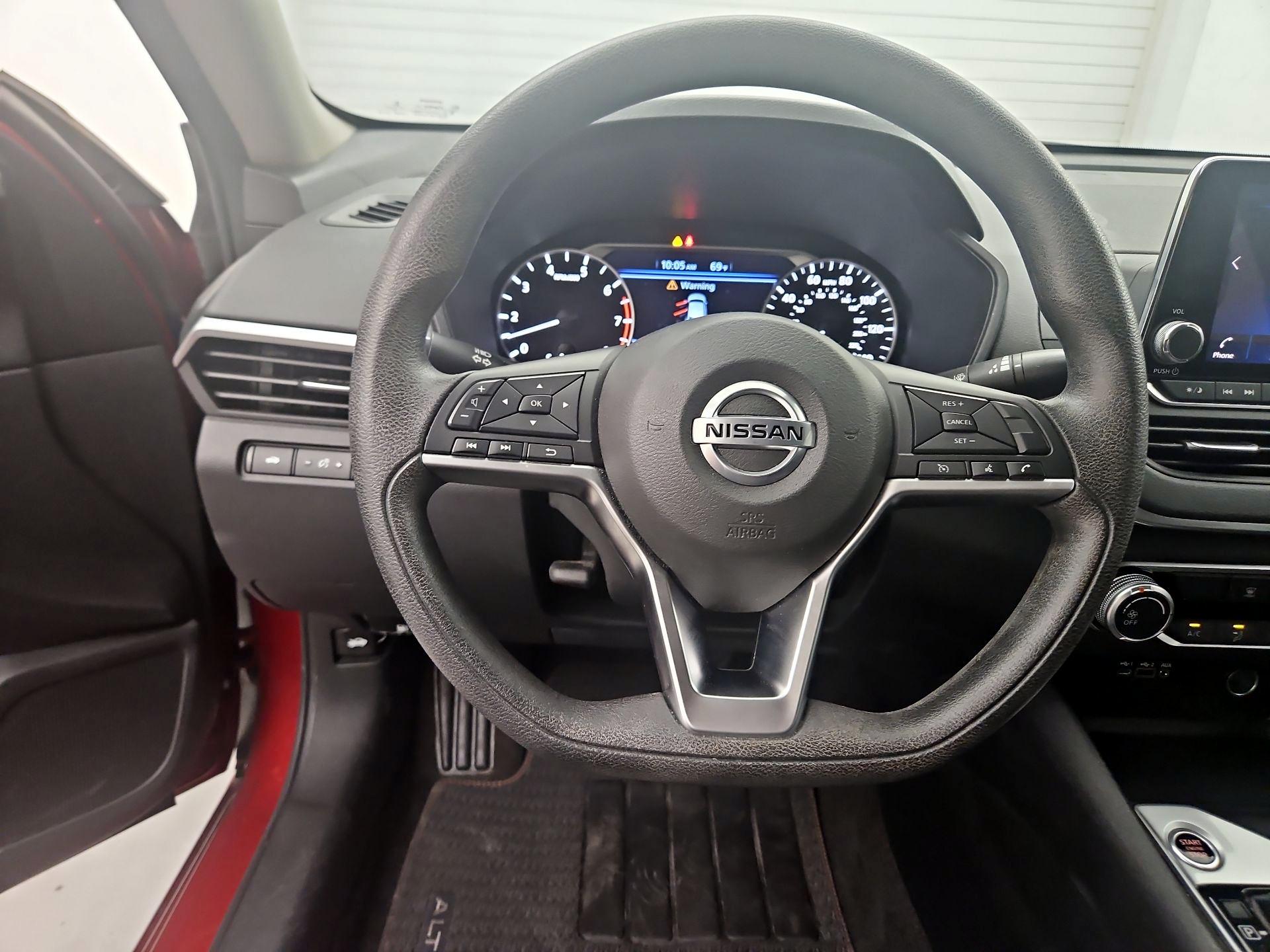 Thumbnail: 2022 Nissan Altima - 10