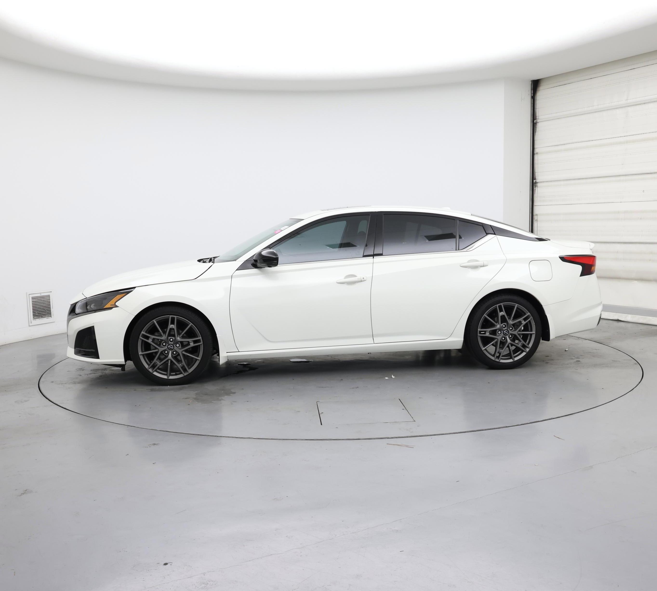 Thumbnail: 2023 Nissan Altima - 3