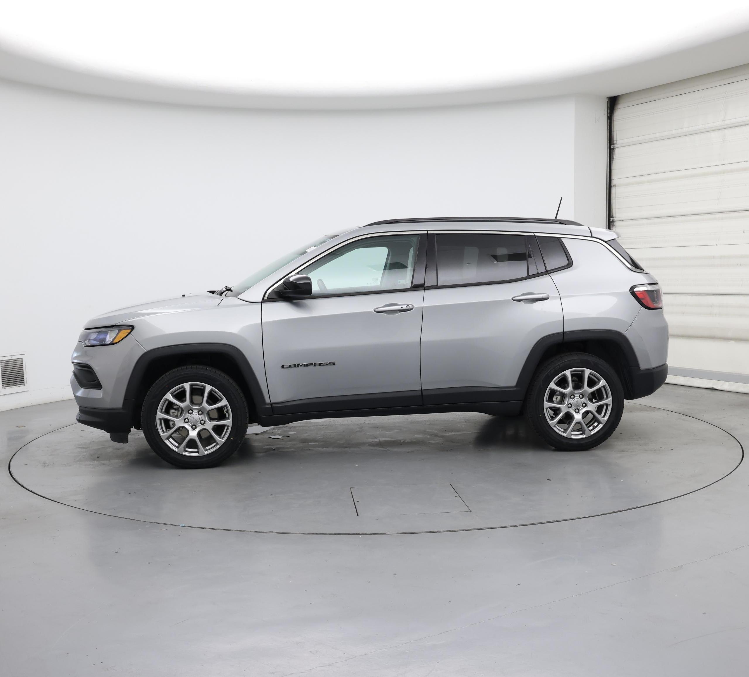 Thumbnail: 2022 Jeep Compass - 3