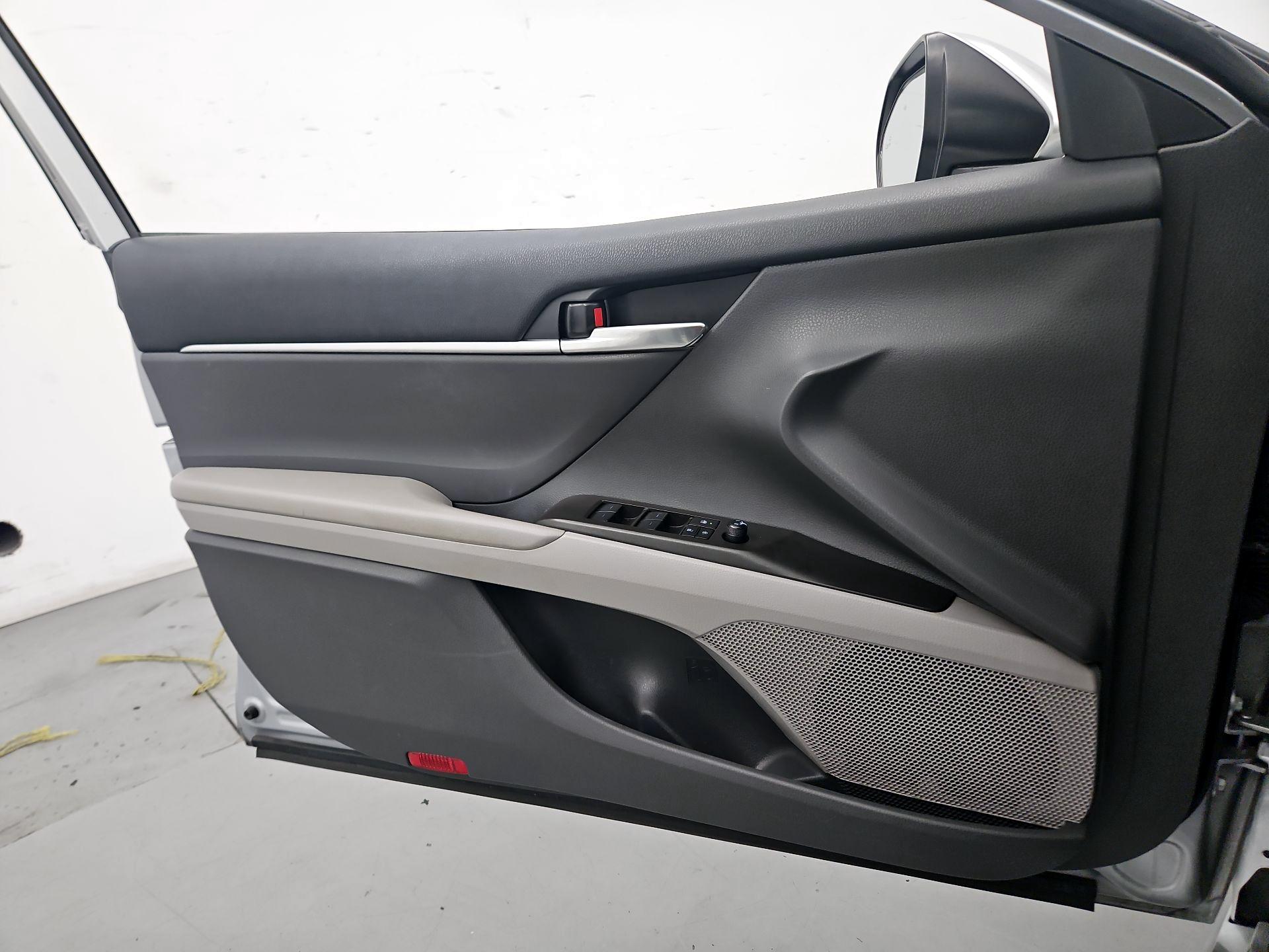 Thumbnail: 2022 Toyota Camry - 12