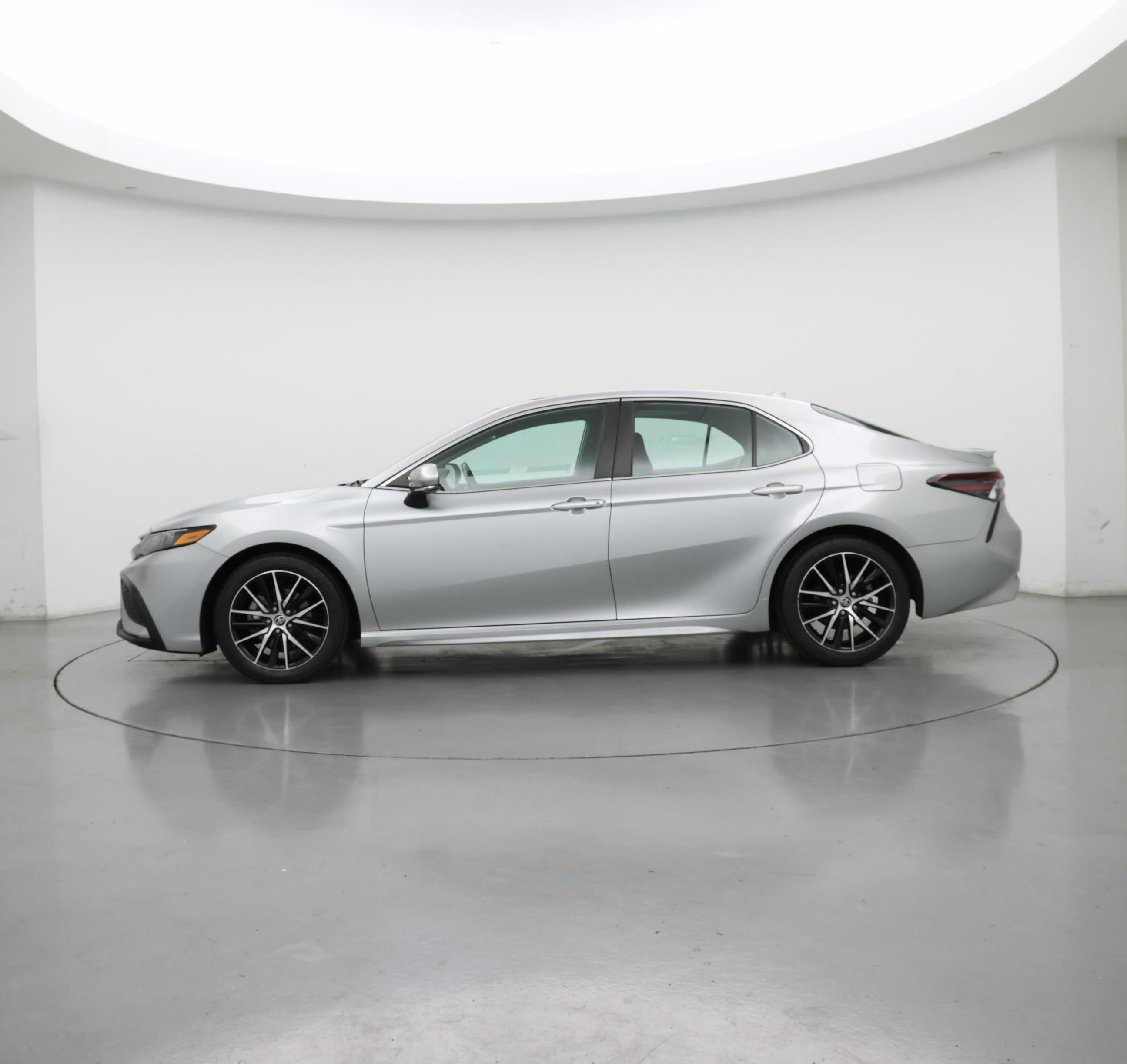 Thumbnail: 2022 Toyota Camry - 3