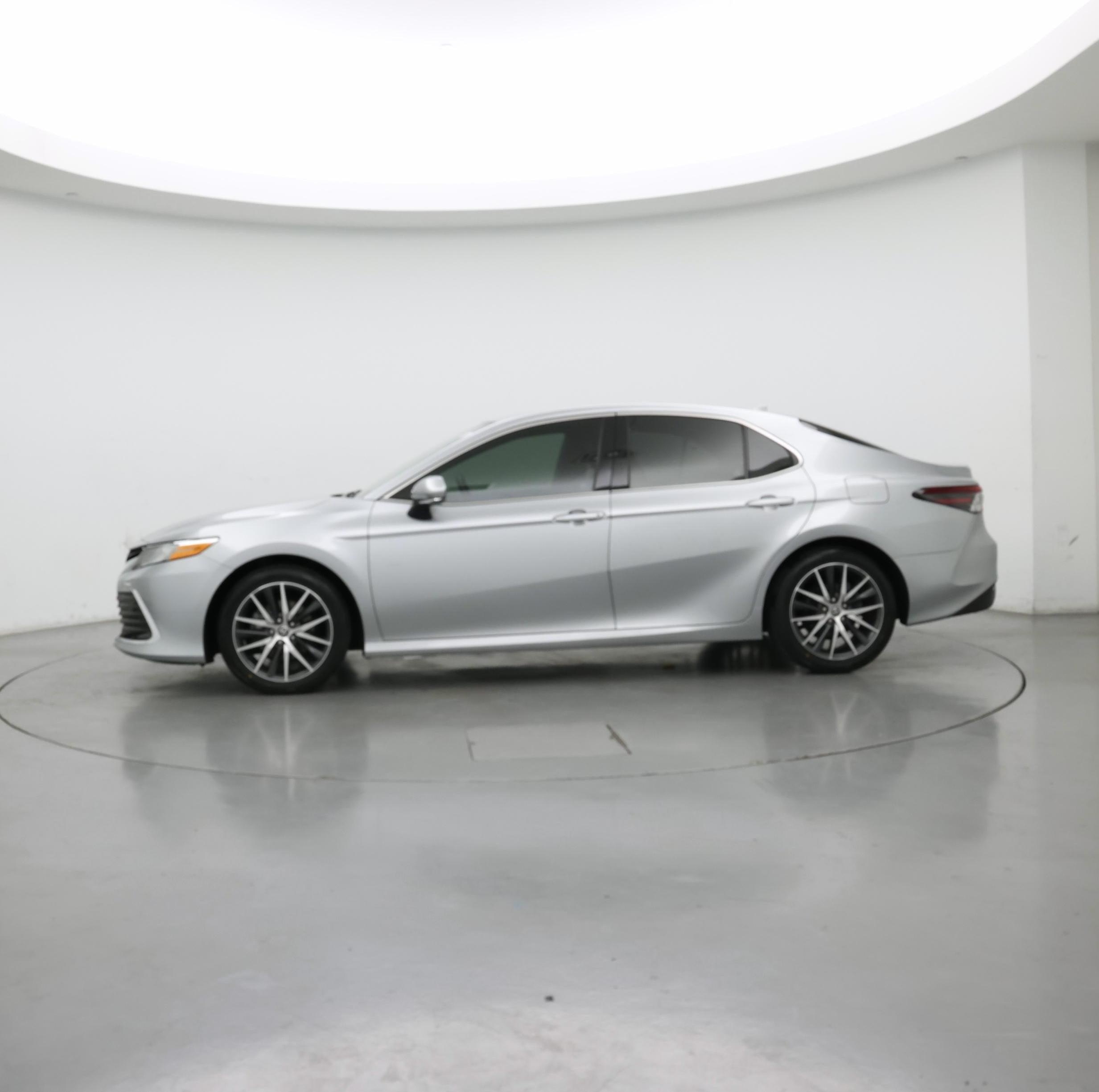 Thumbnail: 2022 Toyota Camry - 3