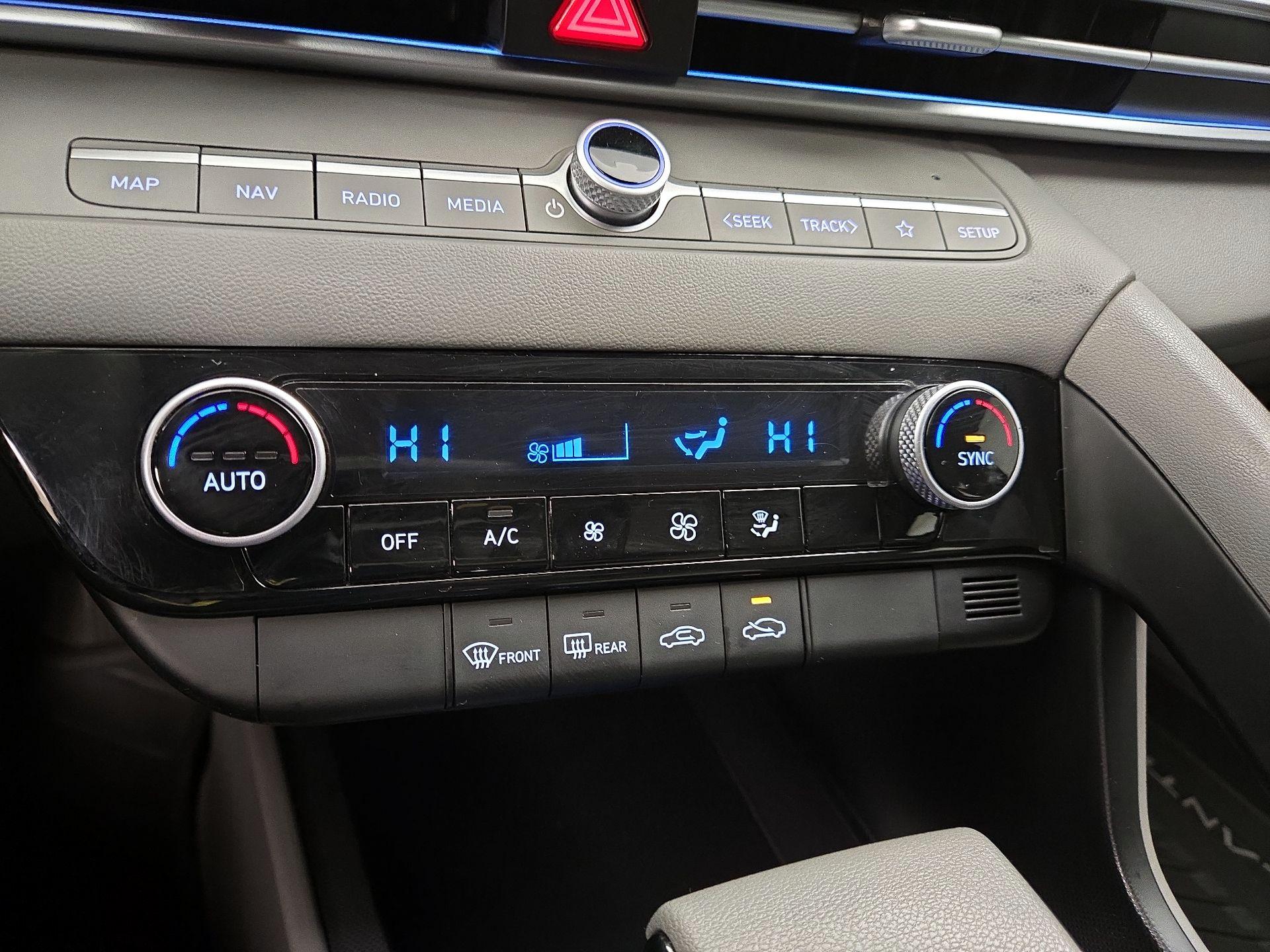 Thumbnail: 2024 Hyundai Elantra - 17