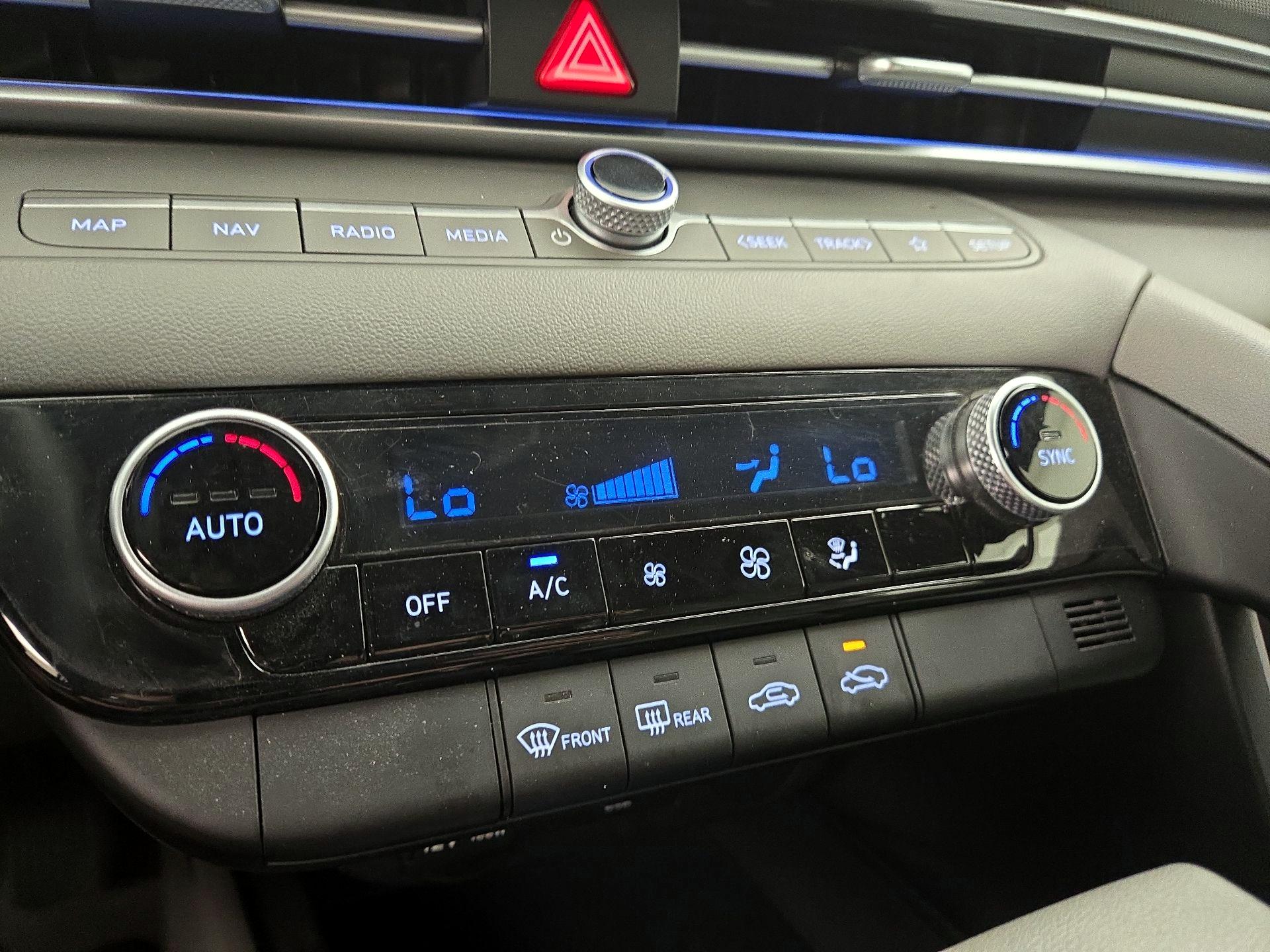 Thumbnail: 2024 Hyundai Elantra - 17