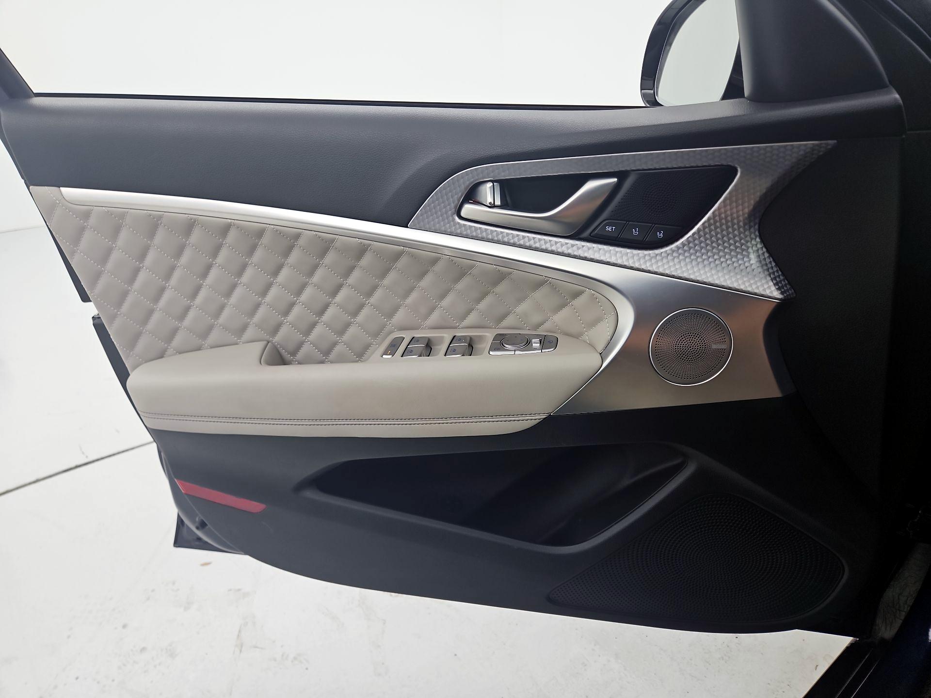 Thumbnail: 2023 Genesis G70 - 12