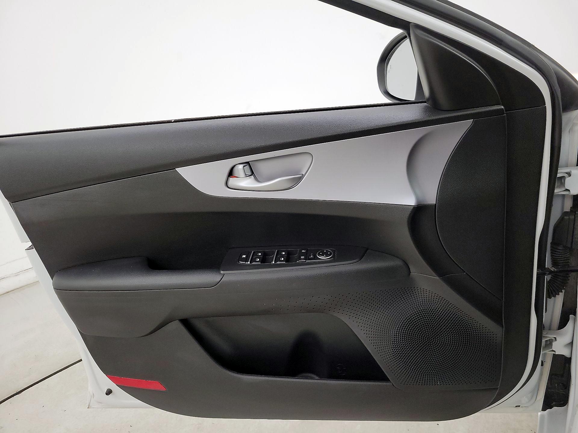 Thumbnail: 2023 Kia Forte - 12