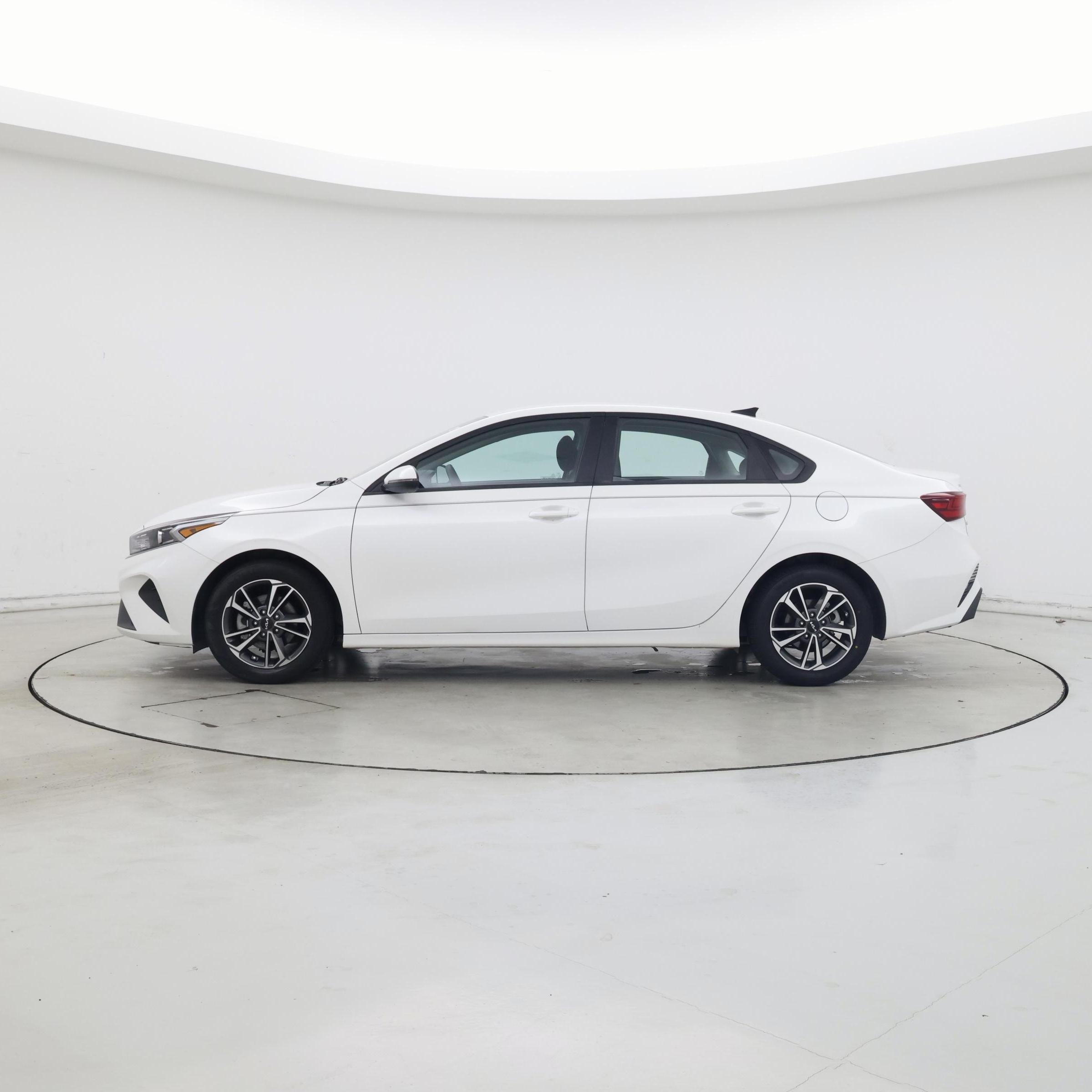 Thumbnail: 2023 Kia Forte - 3