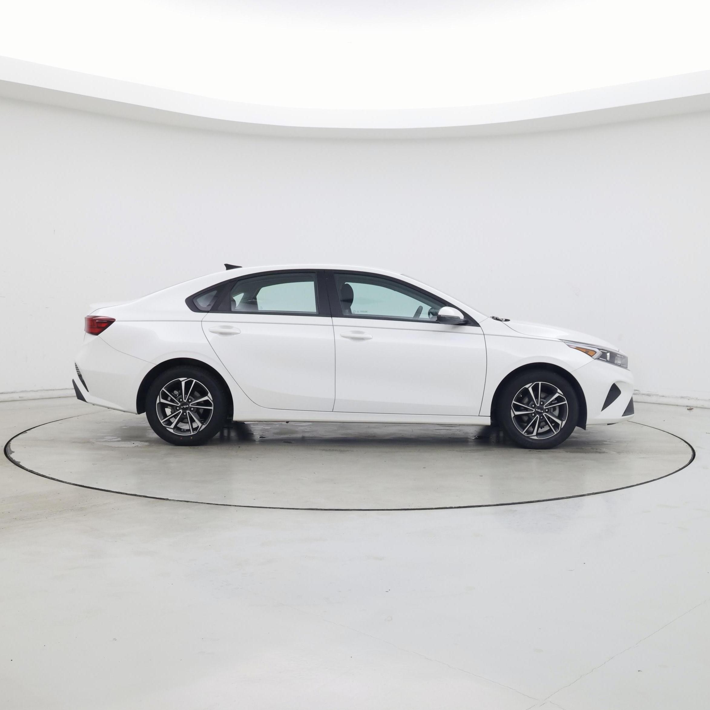 Thumbnail: 2023 Kia Forte - 7