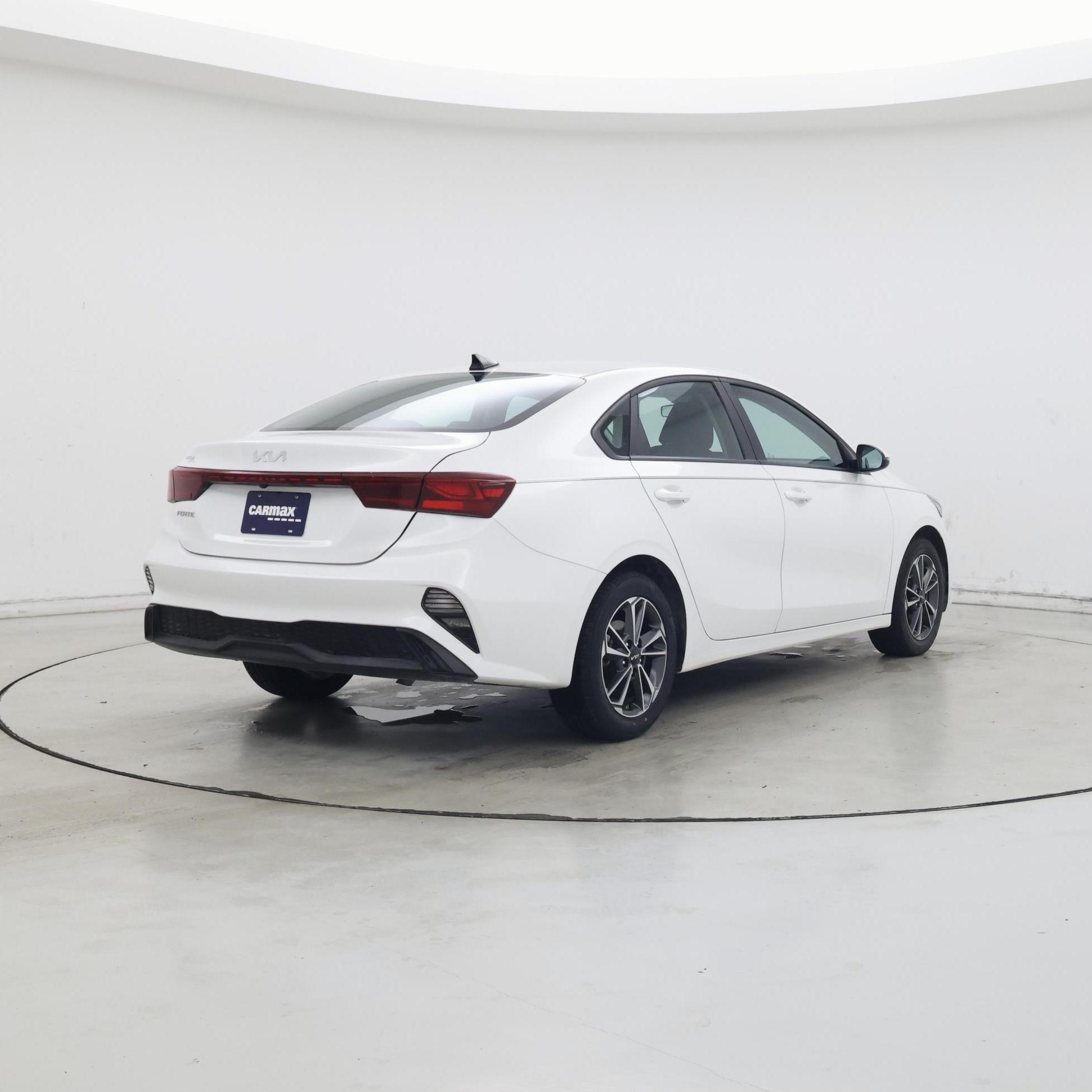 Thumbnail: 2023 Kia Forte - 8