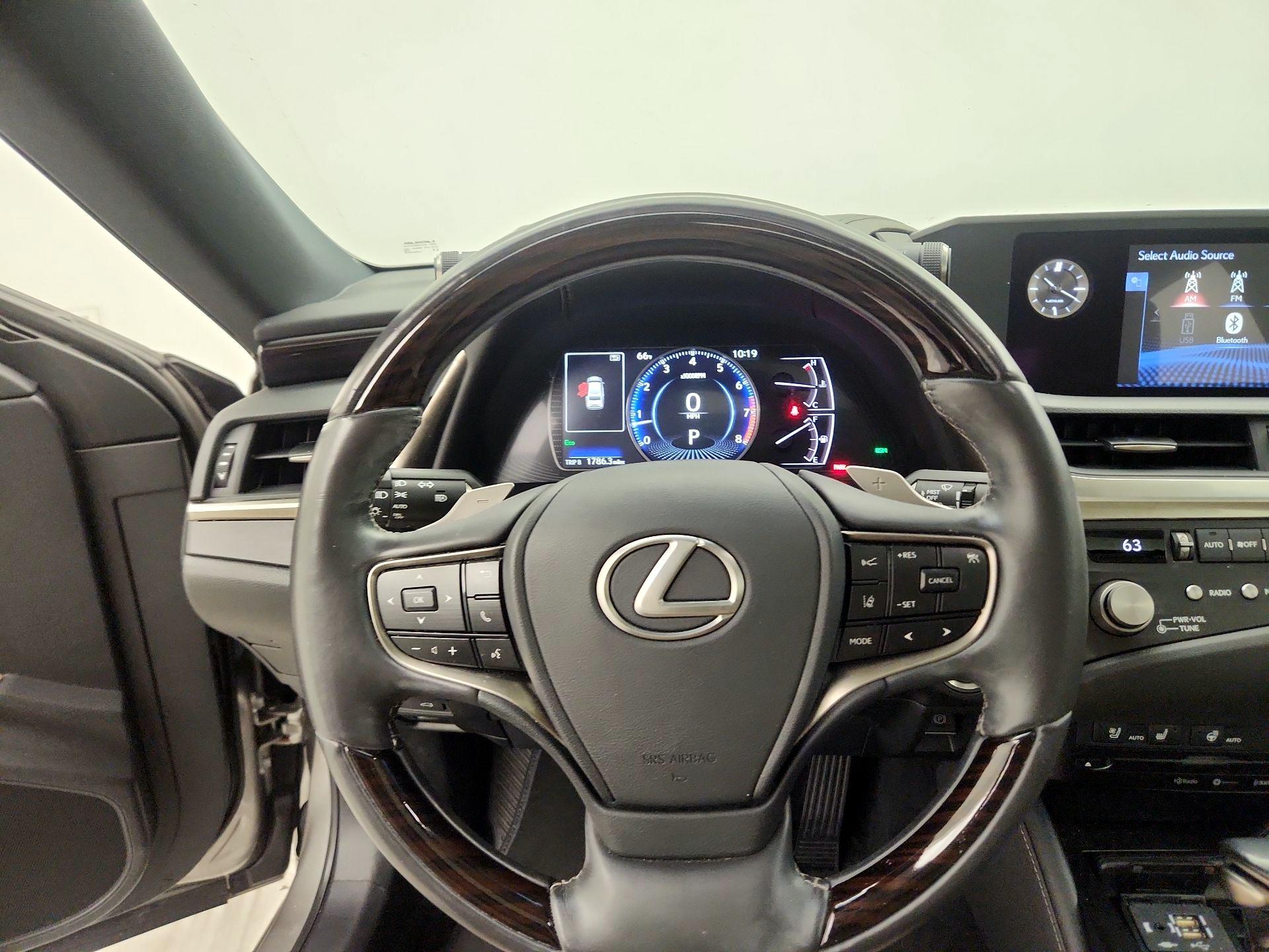 Thumbnail: 2021 Lexus ES - 10