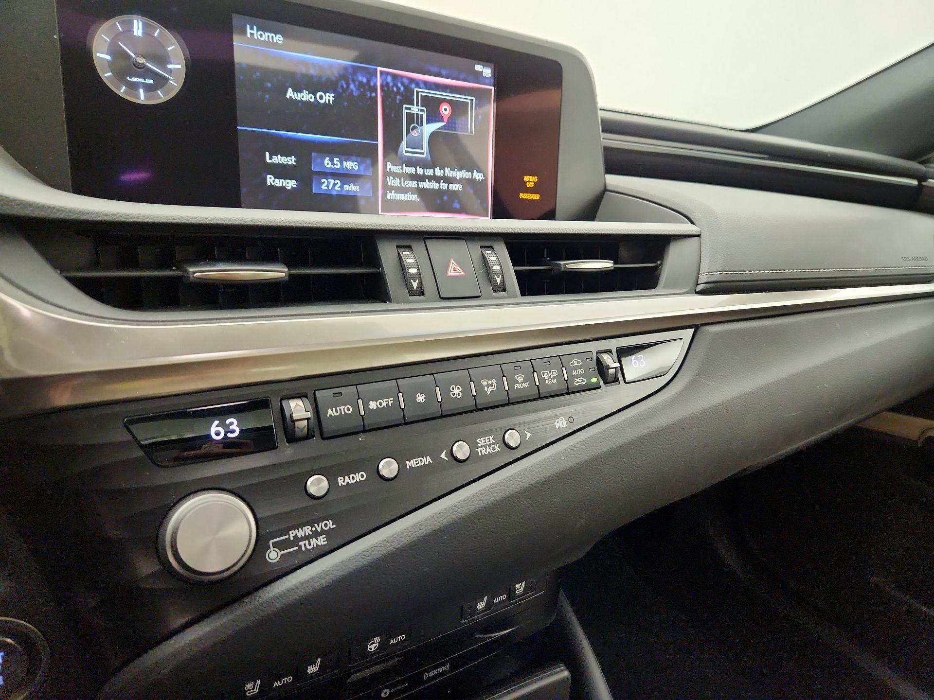 Thumbnail: 2021 Lexus ES - 16