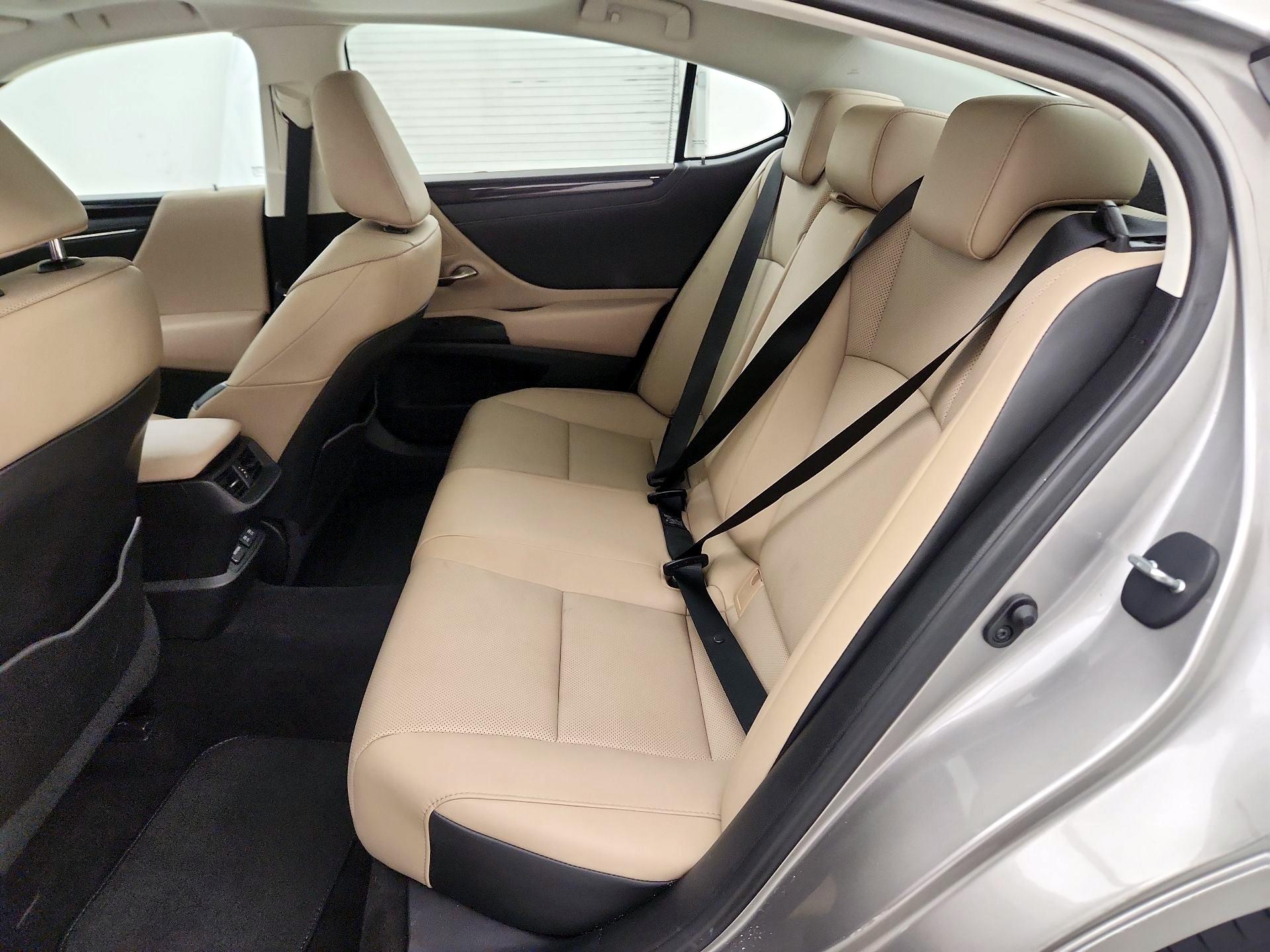 Thumbnail: 2021 Lexus ES - 20