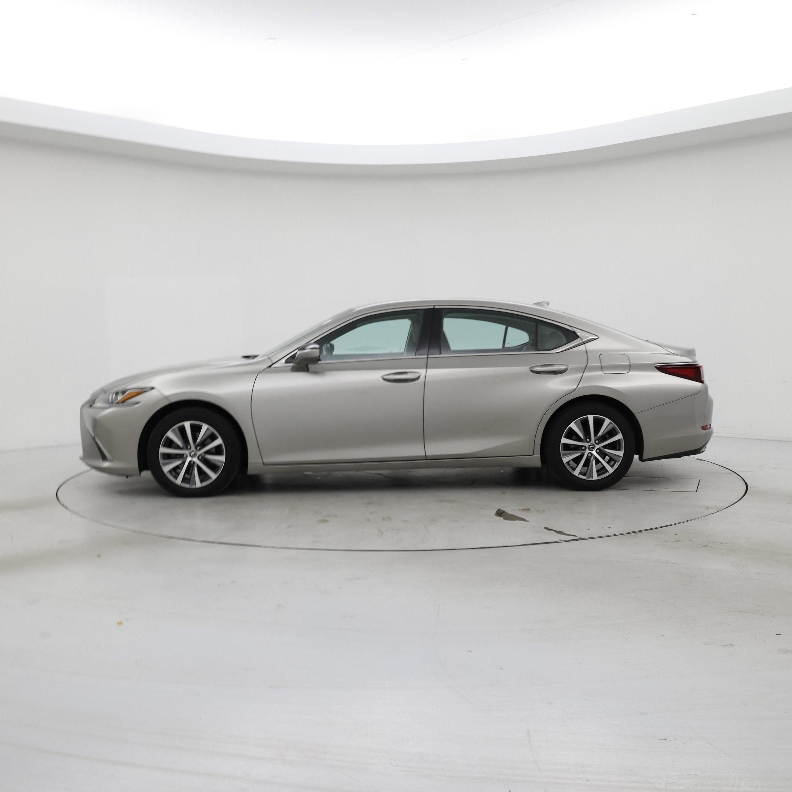 Thumbnail: 2021 Lexus ES - 3
