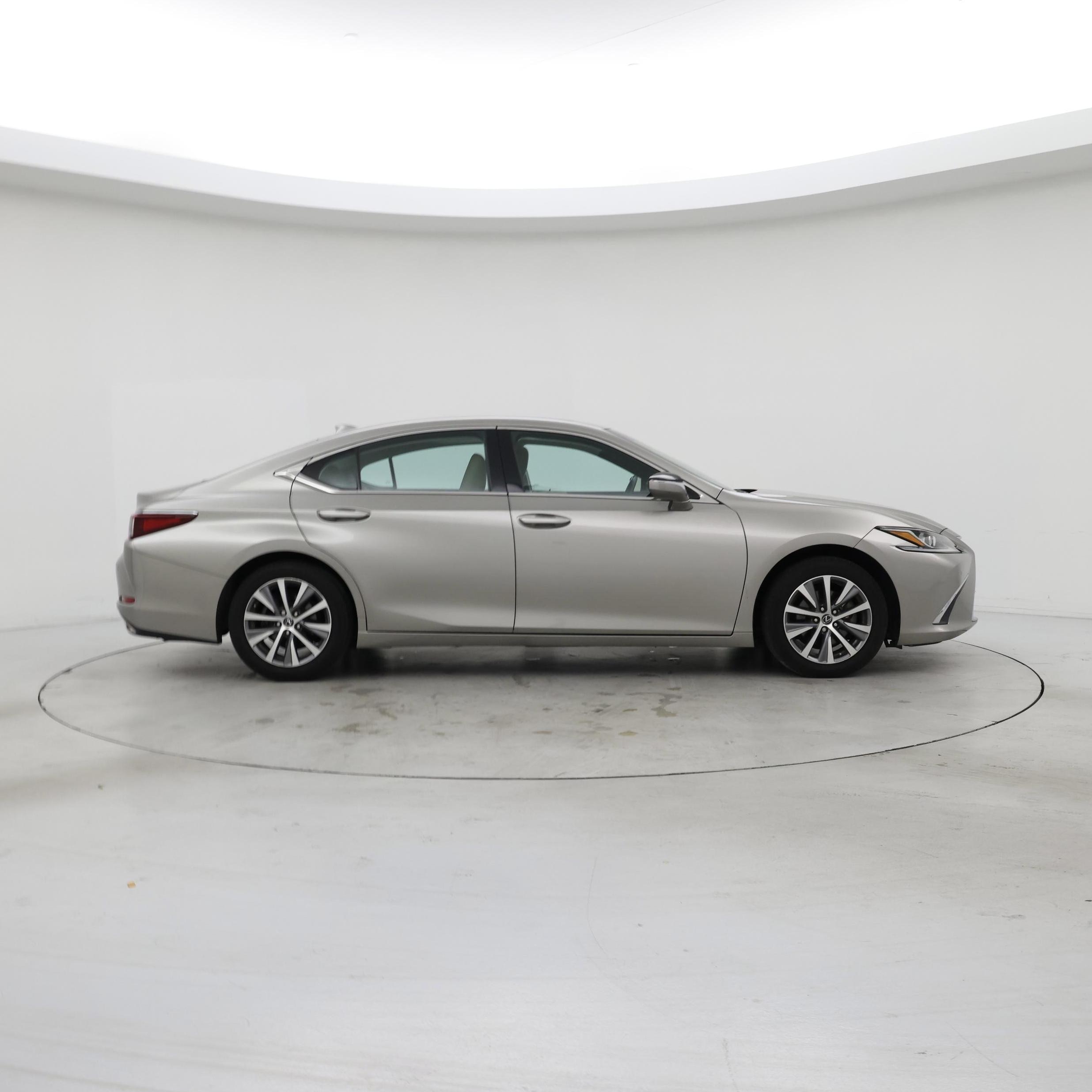 Thumbnail: 2021 Lexus ES - 7