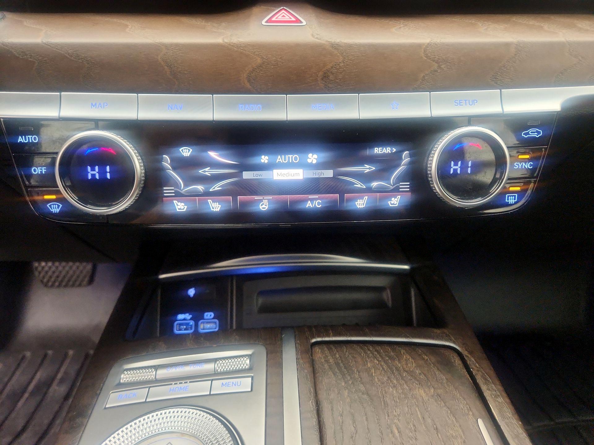 Thumbnail: 2022 Genesis G80 - 17
